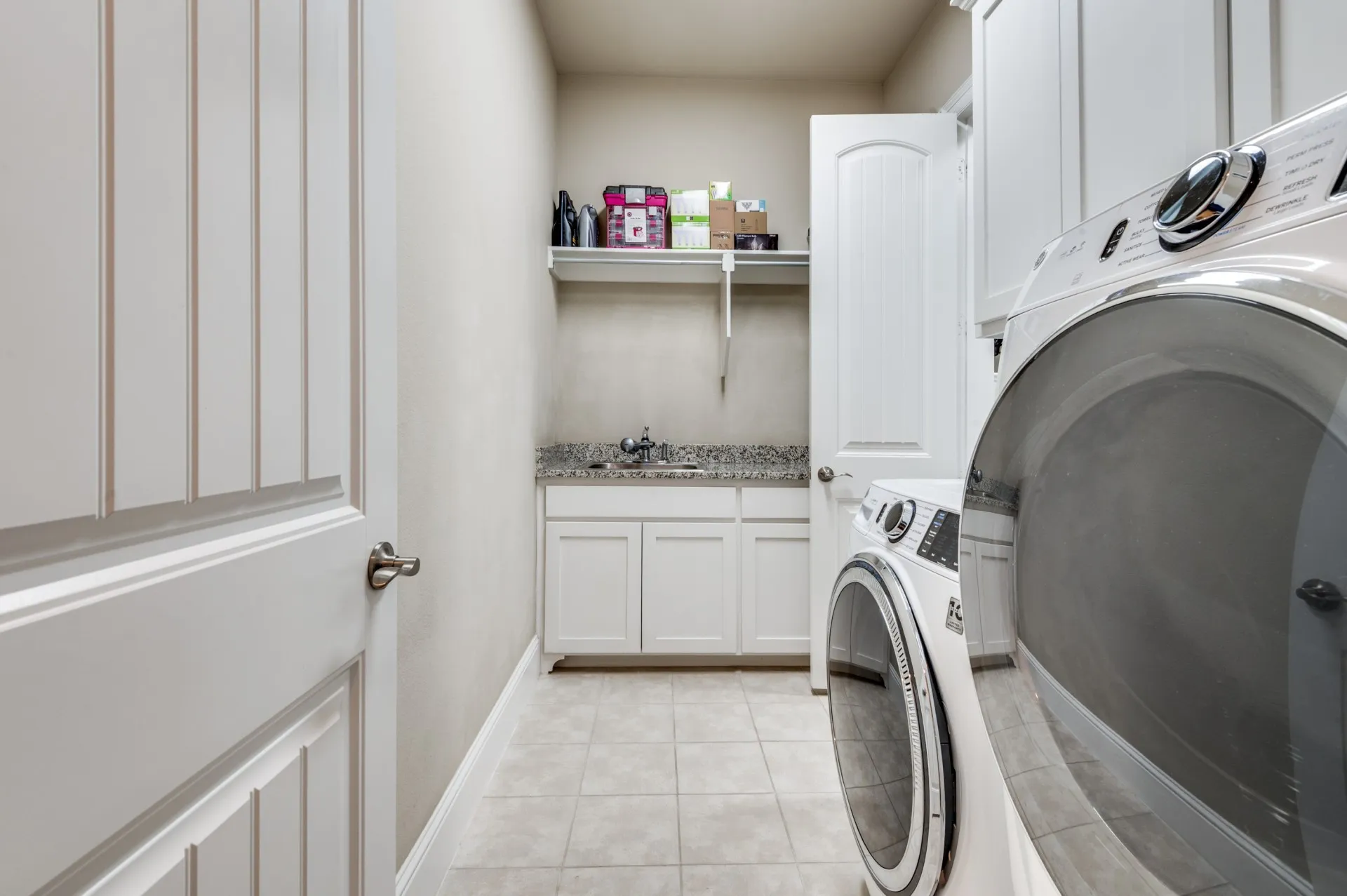 Single Family Residence For Sale in Dallas County , 647 Fountainview Drive, Irving, Texas 75039, 4 Bedroom, 5 Bathroom, 3 Garage spaces, 3,908 Sqft, built in 2014, Preowned, mls#21185838, Real Estate Agent in Irving, Homes For Sale in Dallas county, Homes For Sale in Irving, Realtor in Irving Texas, Real Estate Brokerage Independent Realty Texas, Luminita Cordes Realtor