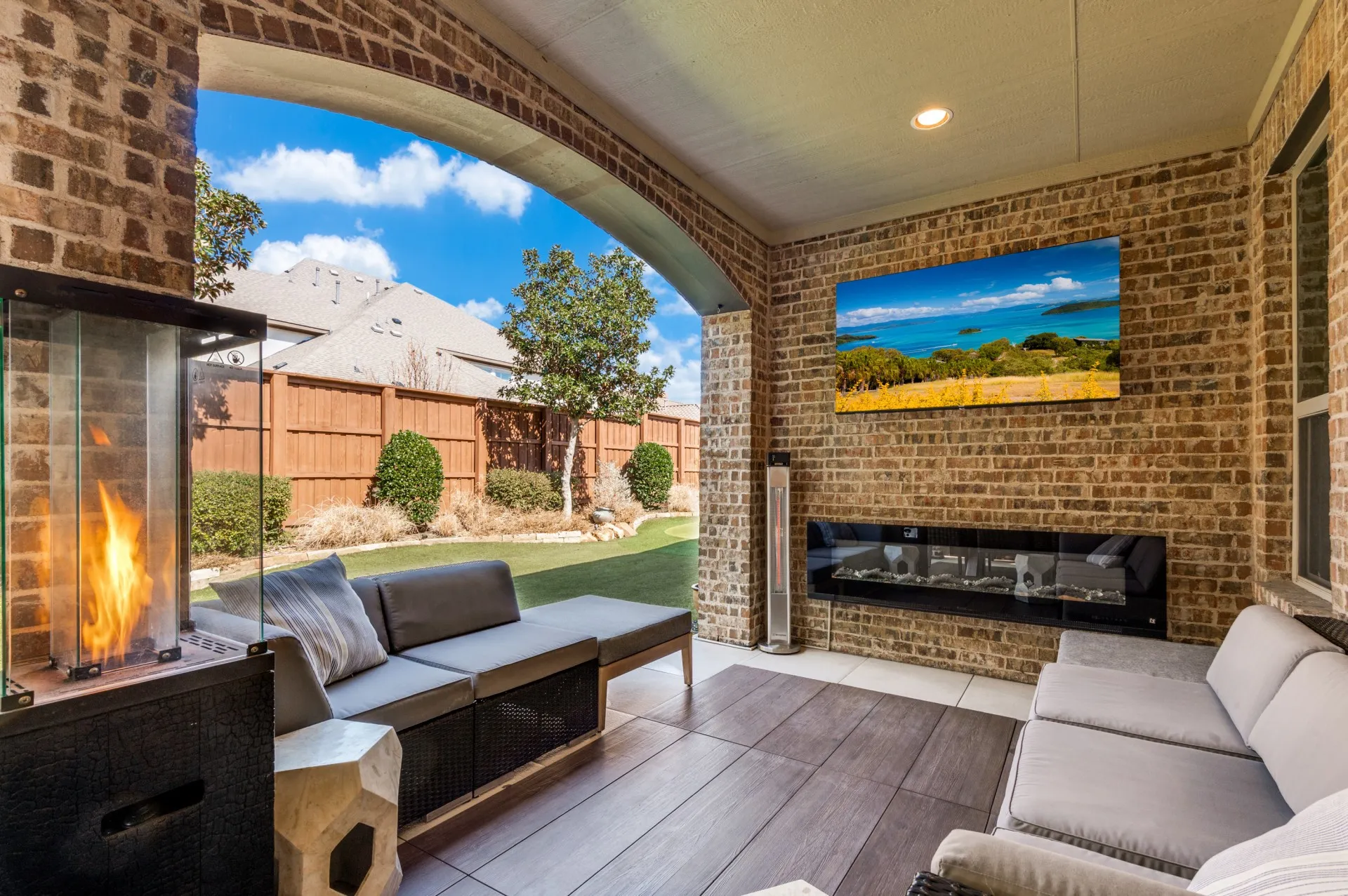 Single Family Residence For Sale in Dallas County , 647 Fountainview Drive, Irving, Texas 75039, 4 Bedroom, 5 Bathroom, 3 Garage spaces, 3,908 Sqft, built in 2014, Preowned, mls#21185838, Real Estate Agent in Irving, Homes For Sale in Dallas county, Homes For Sale in Irving, Realtor in Irving Texas, Real Estate Brokerage Independent Realty Texas, Luminita Cordes Realtor