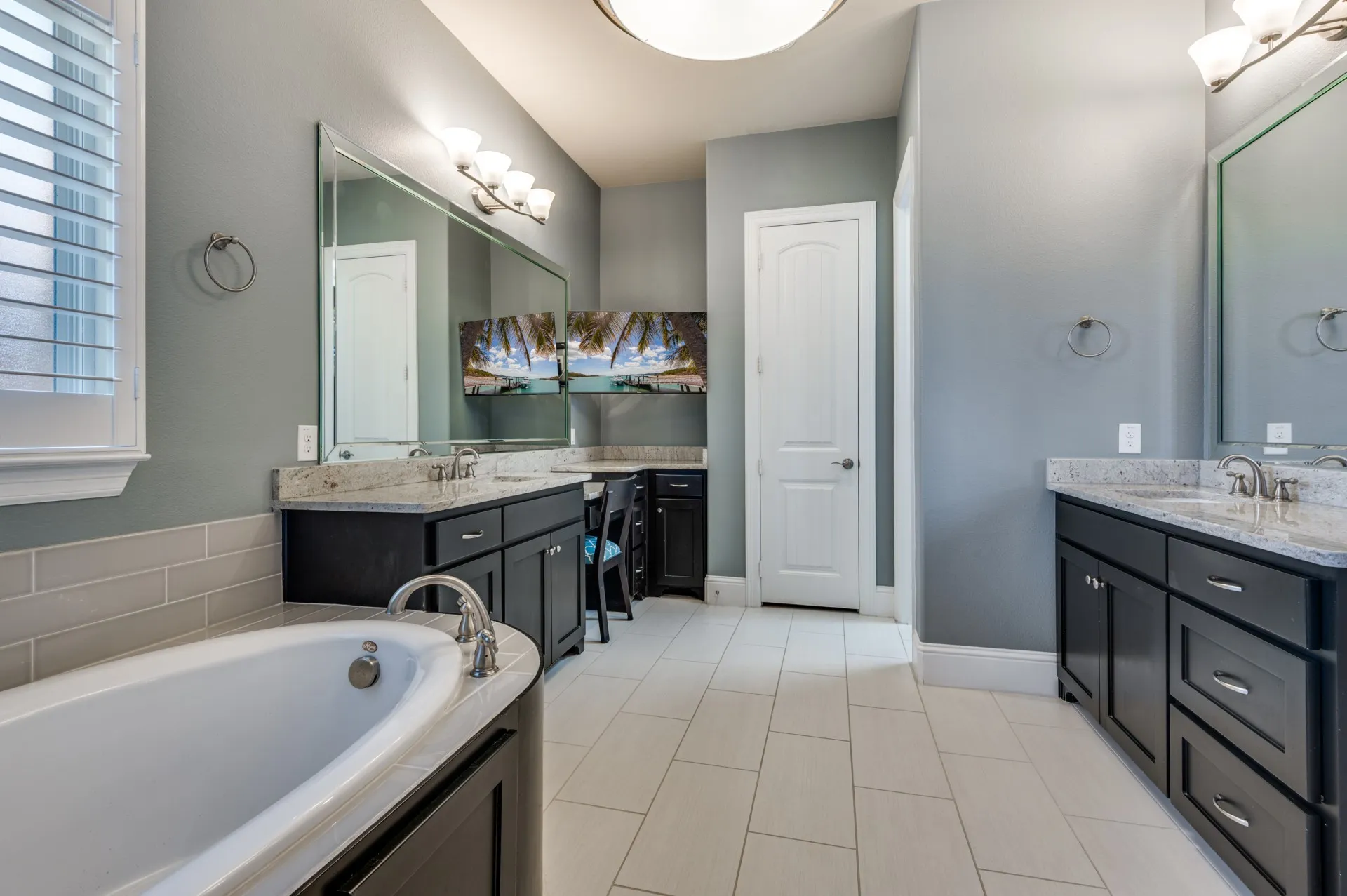 Single Family Residence For Sale in Dallas County , 647 Fountainview Drive, Irving, Texas 75039, 4 Bedroom, 5 Bathroom, 3 Garage spaces, 3,908 Sqft, built in 2014, Preowned, mls#21185838, Real Estate Agent in Irving, Homes For Sale in Dallas county, Homes For Sale in Irving, Realtor in Irving Texas, Real Estate Brokerage Independent Realty Texas, Luminita Cordes Realtor