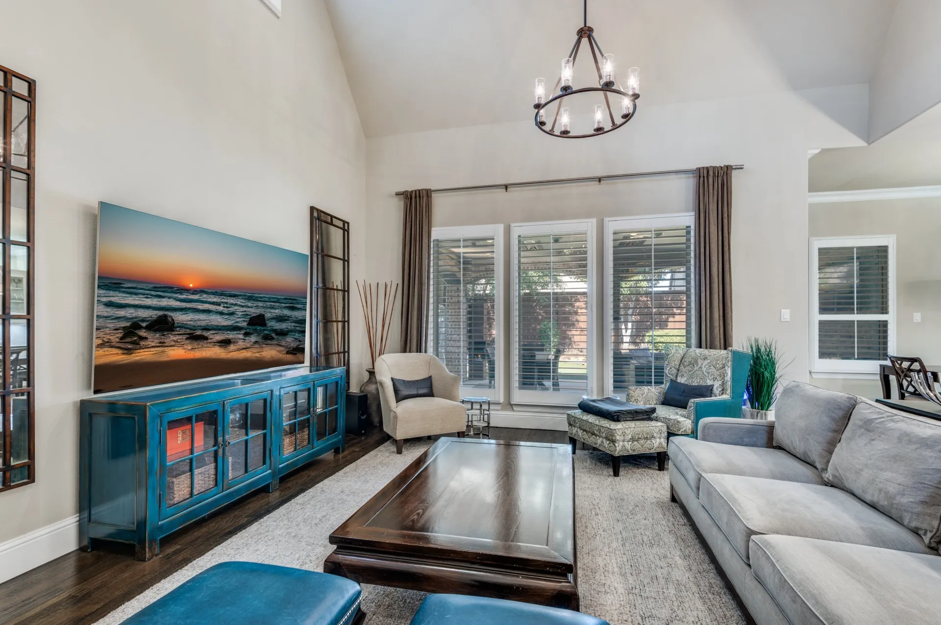 Single Family Residence For Sale in Dallas County , 647 Fountainview Drive, Irving, Texas 75039, 4 Bedroom, 5 Bathroom, 3 Garage spaces, 3,908 Sqft, built in 2014, Preowned, mls#21185838, Real Estate Agent in Irving, Homes For Sale in Dallas county, Homes For Sale in Irving, Realtor in Irving Texas, Real Estate Brokerage Independent Realty Texas, Luminita Cordes Realtor