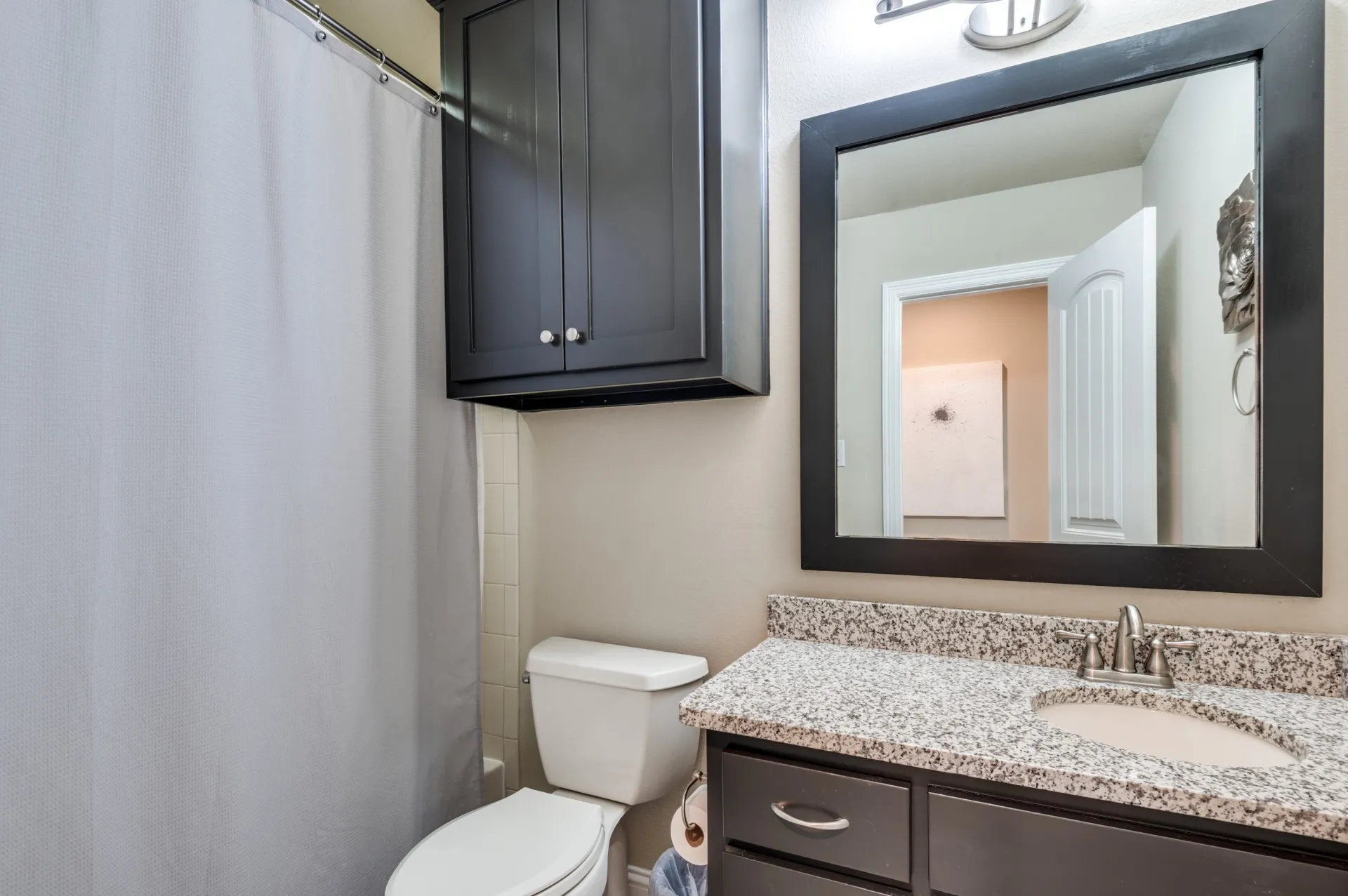 Single Family Residence For Sale in Dallas County , 647 Fountainview Drive, Irving, Texas 75039, 4 Bedroom, 5 Bathroom, 3 Garage spaces, 3,908 Sqft, built in 2014, Preowned, mls#21185838, Real Estate Agent in Irving, Homes For Sale in Dallas county, Homes For Sale in Irving, Realtor in Irving Texas, Real Estate Brokerage Independent Realty Texas, Luminita Cordes Realtor