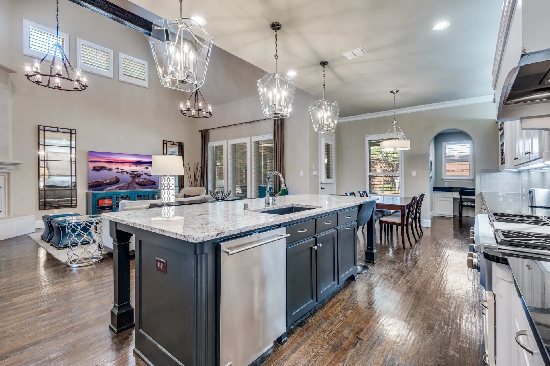 Single Family Residence For Sale in Dallas County , 647 Fountainview Drive, Irving, Texas 75039, 4 Bedroom, 5 Bathroom, 3 Garage spaces, 3,908 Sqft, built in 2014, Preowned, mls#21185838, Real Estate Agent in Irving, Homes For Sale in Dallas county, Homes For Sale in Irving, Realtor in Irving Texas, Real Estate Brokerage Independent Realty Texas, Luminita Cordes Realtor