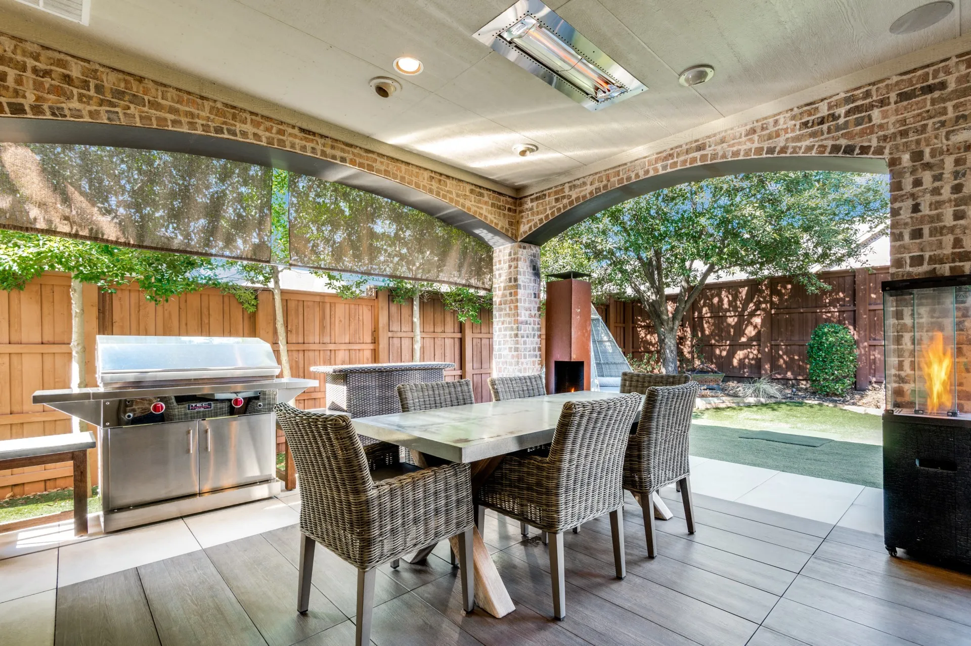 Single Family Residence For Sale in Dallas County , 647 Fountainview Drive, Irving, Texas 75039, 4 Bedroom, 5 Bathroom, 3 Garage spaces, 3,908 Sqft, built in 2014, Preowned, mls#21185838, Real Estate Agent in Irving, Homes For Sale in Dallas county, Homes For Sale in Irving, Realtor in Irving Texas, Real Estate Brokerage Independent Realty Texas, Luminita Cordes Realtor