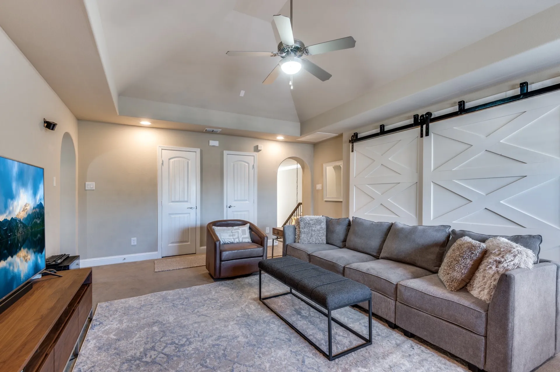 Single Family Residence For Sale in Dallas County , 647 Fountainview Drive, Irving, Texas 75039, 4 Bedroom, 5 Bathroom, 3 Garage spaces, 3,908 Sqft, built in 2014, Preowned, mls#21185838, Real Estate Agent in Irving, Homes For Sale in Dallas county, Homes For Sale in Irving, Realtor in Irving Texas, Real Estate Brokerage Independent Realty Texas, Luminita Cordes Realtor