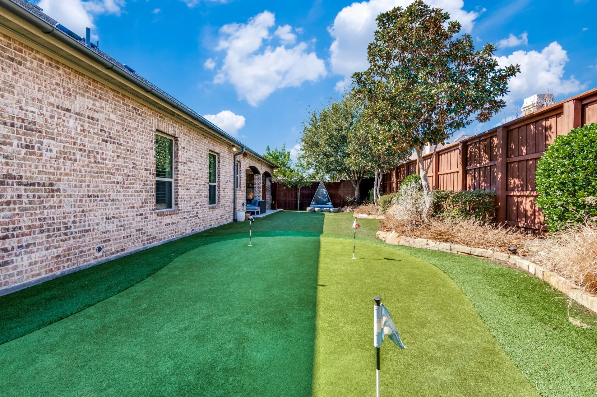 Single Family Residence For Sale in Dallas County , 647 Fountainview Drive, Irving, Texas 75039, 4 Bedroom, 5 Bathroom, 3 Garage spaces, 3,908 Sqft, built in 2014, Preowned, mls#21185838, Real Estate Agent in Irving, Homes For Sale in Dallas county, Homes For Sale in Irving, Realtor in Irving Texas, Real Estate Brokerage Independent Realty Texas, Luminita Cordes Realtor