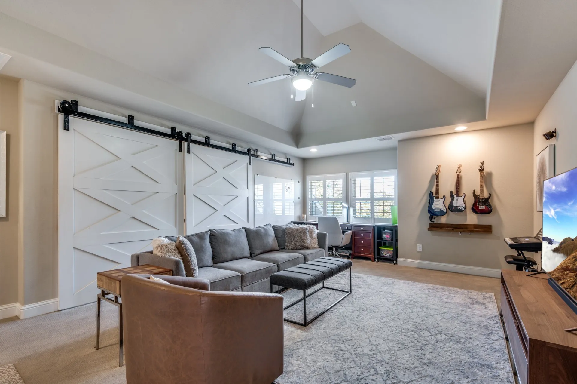 Single Family Residence For Sale in Dallas County , 647 Fountainview Drive, Irving, Texas 75039, 4 Bedroom, 5 Bathroom, 3 Garage spaces, 3,908 Sqft, built in 2014, Preowned, mls#21185838, Real Estate Agent in Irving, Homes For Sale in Dallas county, Homes For Sale in Irving, Realtor in Irving Texas, Real Estate Brokerage Independent Realty Texas, Luminita Cordes Realtor