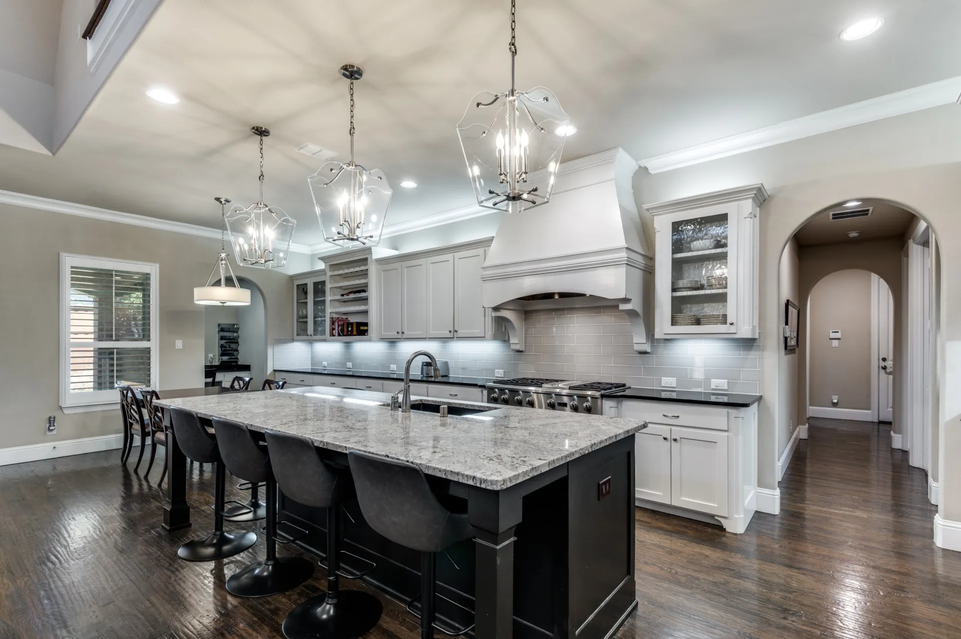 Single Family Residence For Sale in Dallas County , 647 Fountainview Drive, Irving, Texas 75039, 4 Bedroom, 5 Bathroom, 3 Garage spaces, 3,908 Sqft, built in 2014, Preowned, mls#21185838, Real Estate Agent in Irving, Homes For Sale in Dallas county, Homes For Sale in Irving, Realtor in Irving Texas, Real Estate Brokerage Independent Realty Texas, Luminita Cordes Realtor
