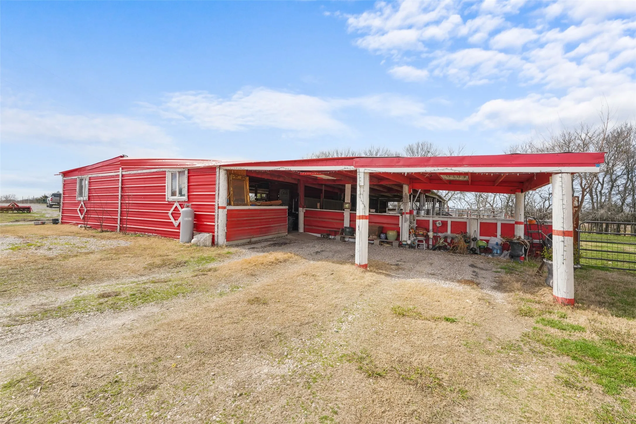 Single Family Residence For Sale in Collin County , 19491 Fm 981, Leonard, Texas 75452, 8 Bedroom, 7 Bathroom, Garage spaces, 3,665 Sqft, built in 2017, mls#21185683, Real Estate Agent in Leonard, Homes For Sale in Collin county, Homes For Sale in Leonard, Realtor in Leonard Texas, Real Estate Brokerage Independent Realty Texas, Luminita Cordes Realtor