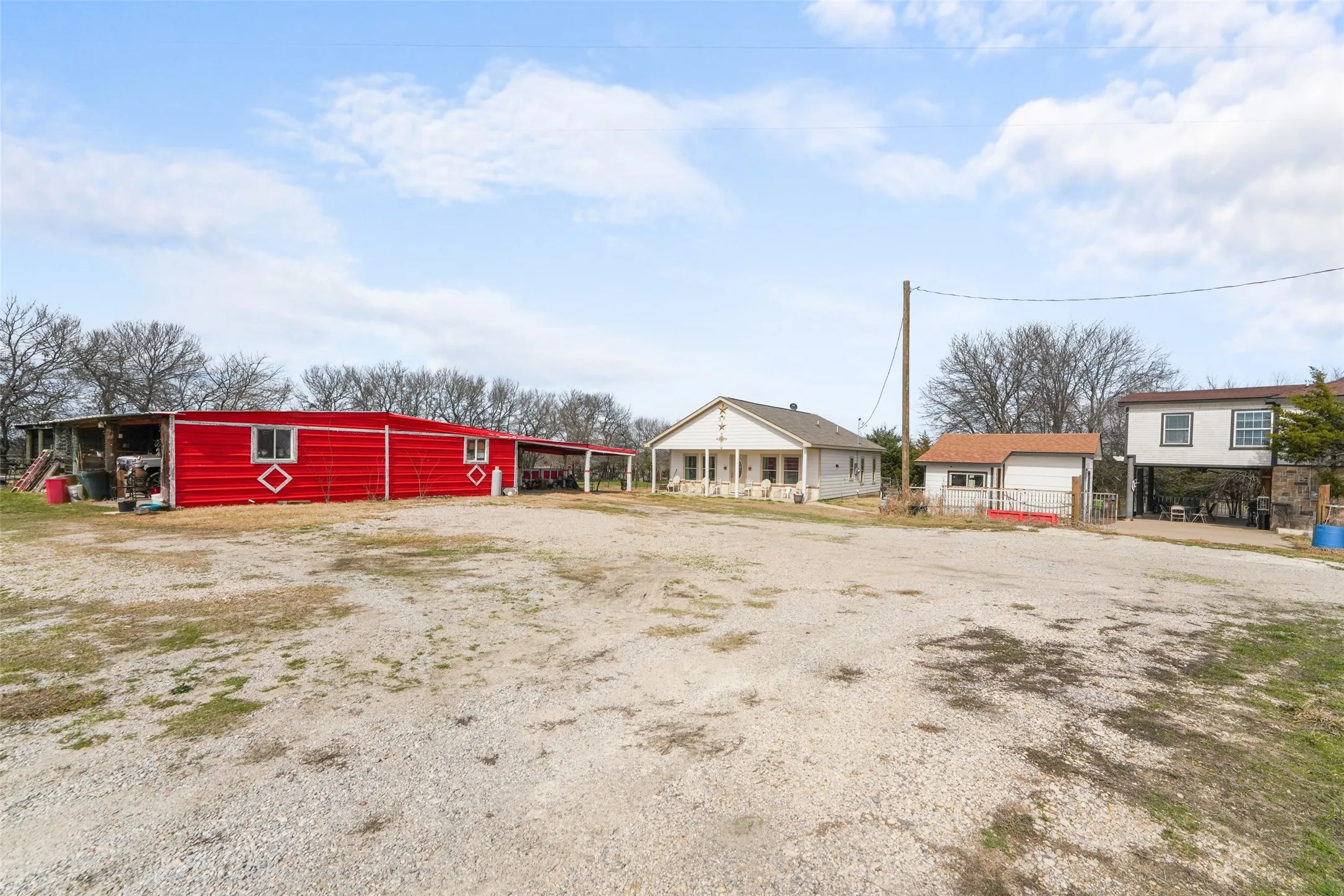 Single Family Residence For Sale in Collin County , 19491 Fm 981, Leonard, Texas 75452, 8 Bedroom, 7 Bathroom, Garage spaces, 3,665 Sqft, built in 2017, mls#21185683, Real Estate Agent in Leonard, Homes For Sale in Collin county, Homes For Sale in Leonard, Realtor in Leonard Texas, Real Estate Brokerage Independent Realty Texas, Luminita Cordes Realtor