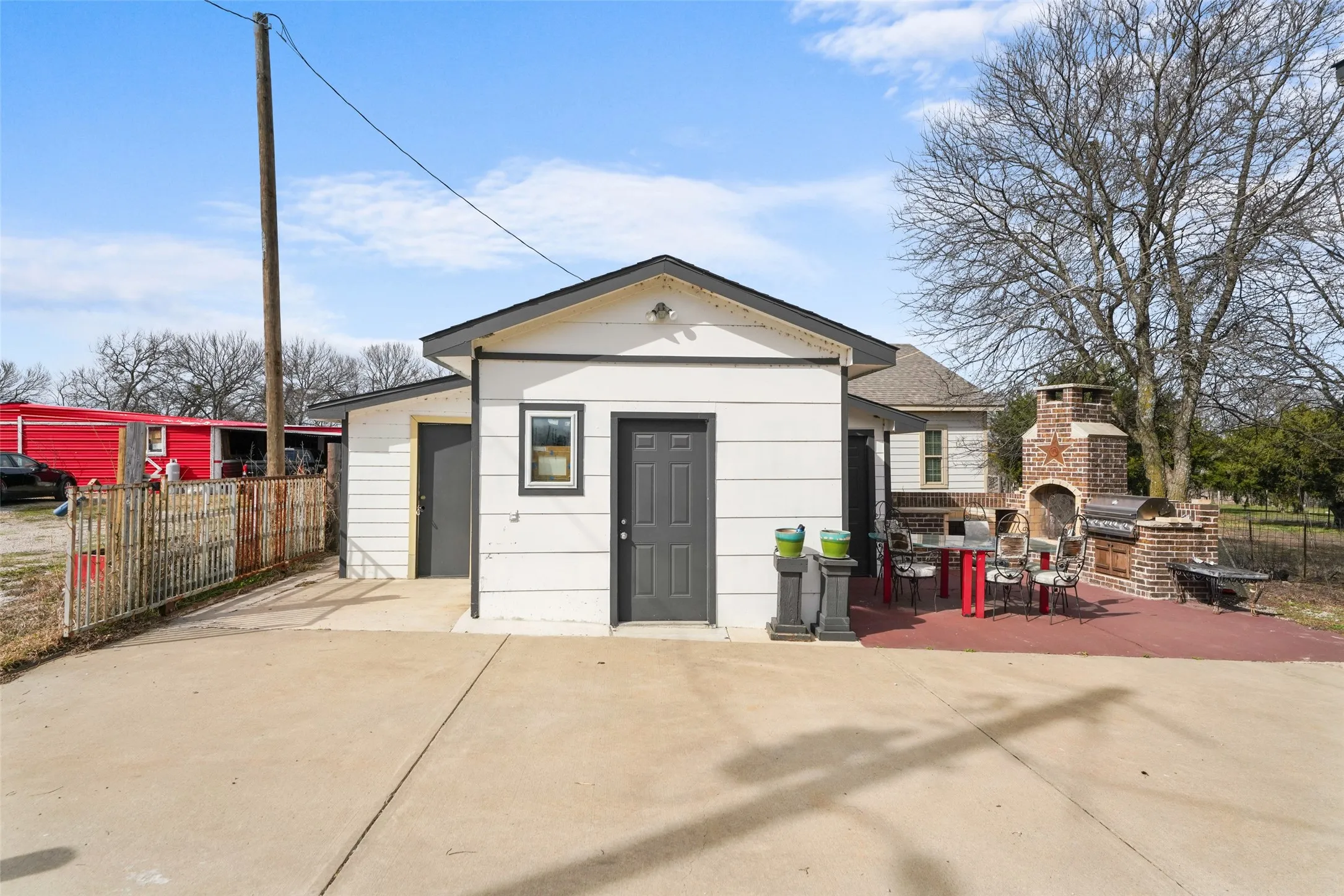 Single Family Residence For Sale in Collin County , 19491 Fm 981, Leonard, Texas 75452, 8 Bedroom, 7 Bathroom, Garage spaces, 3,665 Sqft, built in 2017, mls#21185683, Real Estate Agent in Leonard, Homes For Sale in Collin county, Homes For Sale in Leonard, Realtor in Leonard Texas, Real Estate Brokerage Independent Realty Texas, Luminita Cordes Realtor