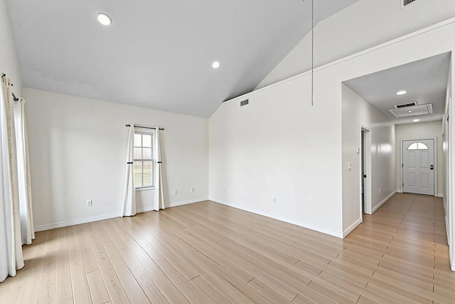 Single Family Residence For Sale in Collin County , 19491 Fm 981, Leonard, Texas 75452, 8 Bedroom, 7 Bathroom, Garage spaces, 3,665 Sqft, built in 2017, mls#21185683, Real Estate Agent in Leonard, Homes For Sale in Collin county, Homes For Sale in Leonard, Realtor in Leonard Texas, Real Estate Brokerage Independent Realty Texas, Luminita Cordes Realtor