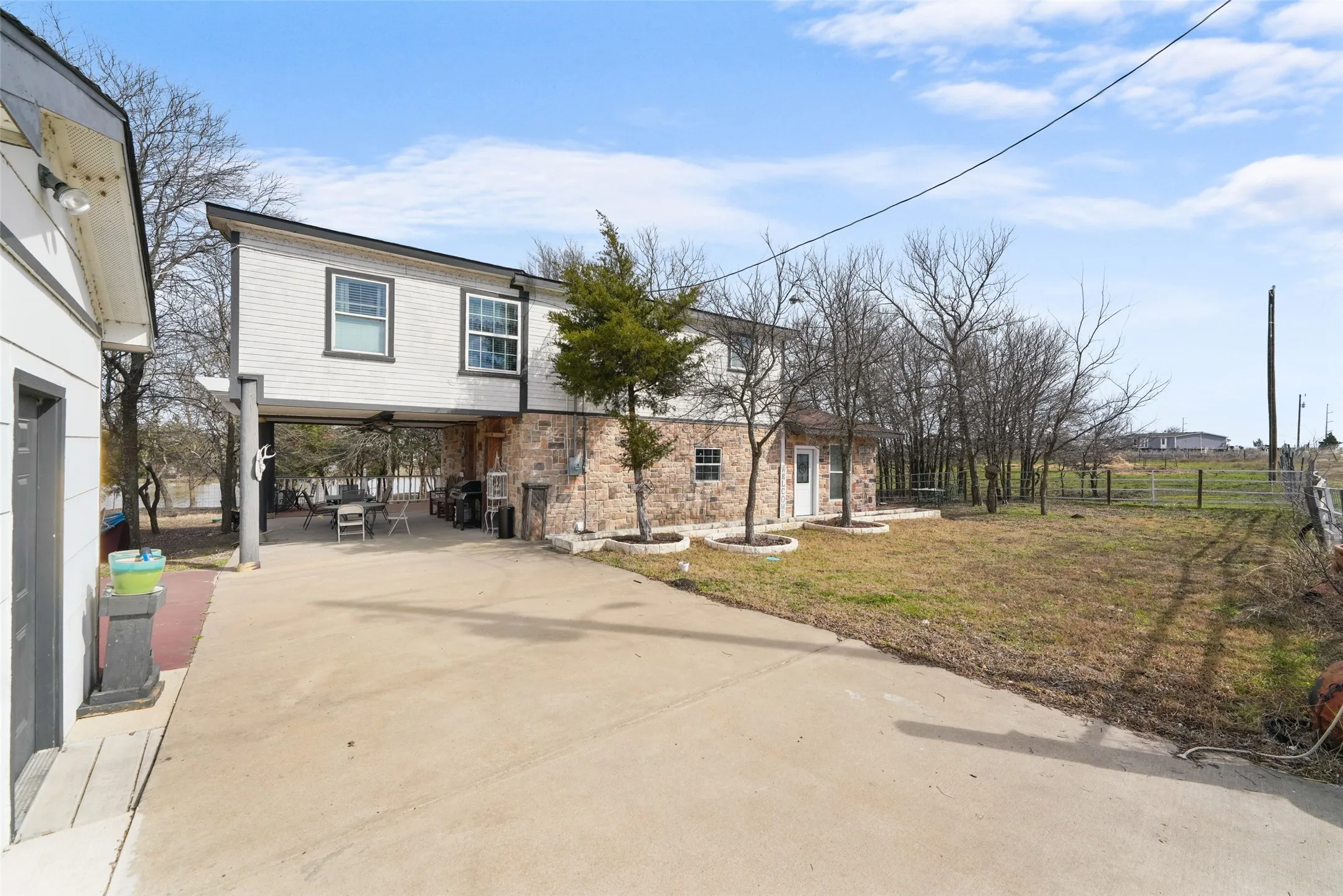Single Family Residence For Sale in Collin County , 19491 Fm 981, Leonard, Texas 75452, 8 Bedroom, 7 Bathroom, Garage spaces, 3,665 Sqft, built in 2017, mls#21185683, Real Estate Agent in Leonard, Homes For Sale in Collin county, Homes For Sale in Leonard, Realtor in Leonard Texas, Real Estate Brokerage Independent Realty Texas, Luminita Cordes Realtor