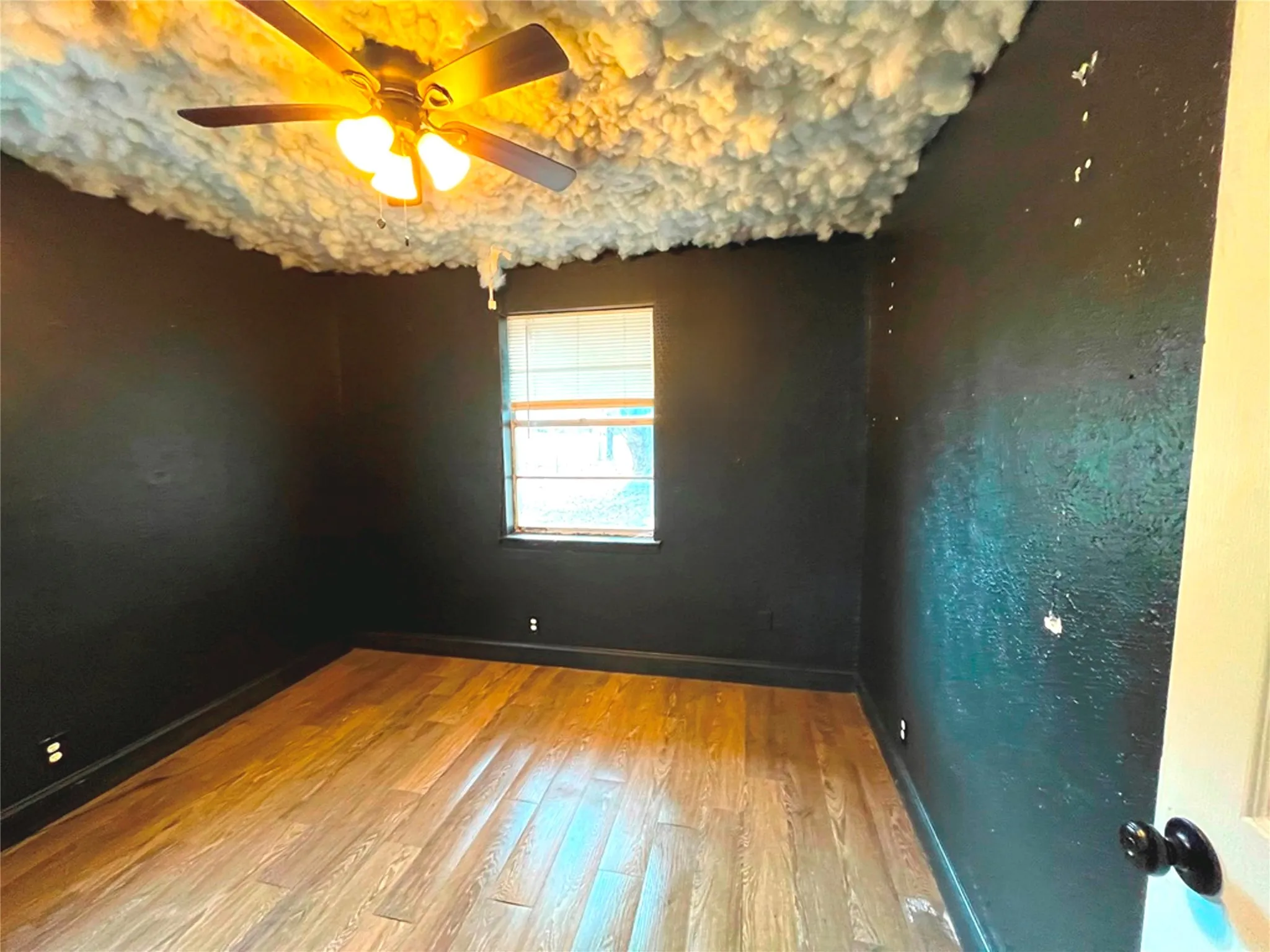 Single Family Residence For Sale in Henderson County , 1000 S Andrea Drive, Mabank, Texas 75147, 3 Bedroom, 2 Bathroom, Garage spaces, 1,200 Sqft, built in 1972, Price $125,000, mls#21186743, Real Estate Agent in Mabank, Homes For Sale in Henderson county, Homes For Sale in Mabank, Realtor in Mabank Texas, Real Estate Brokerage Independent Realty Texas, Luminita Cordes Realtor