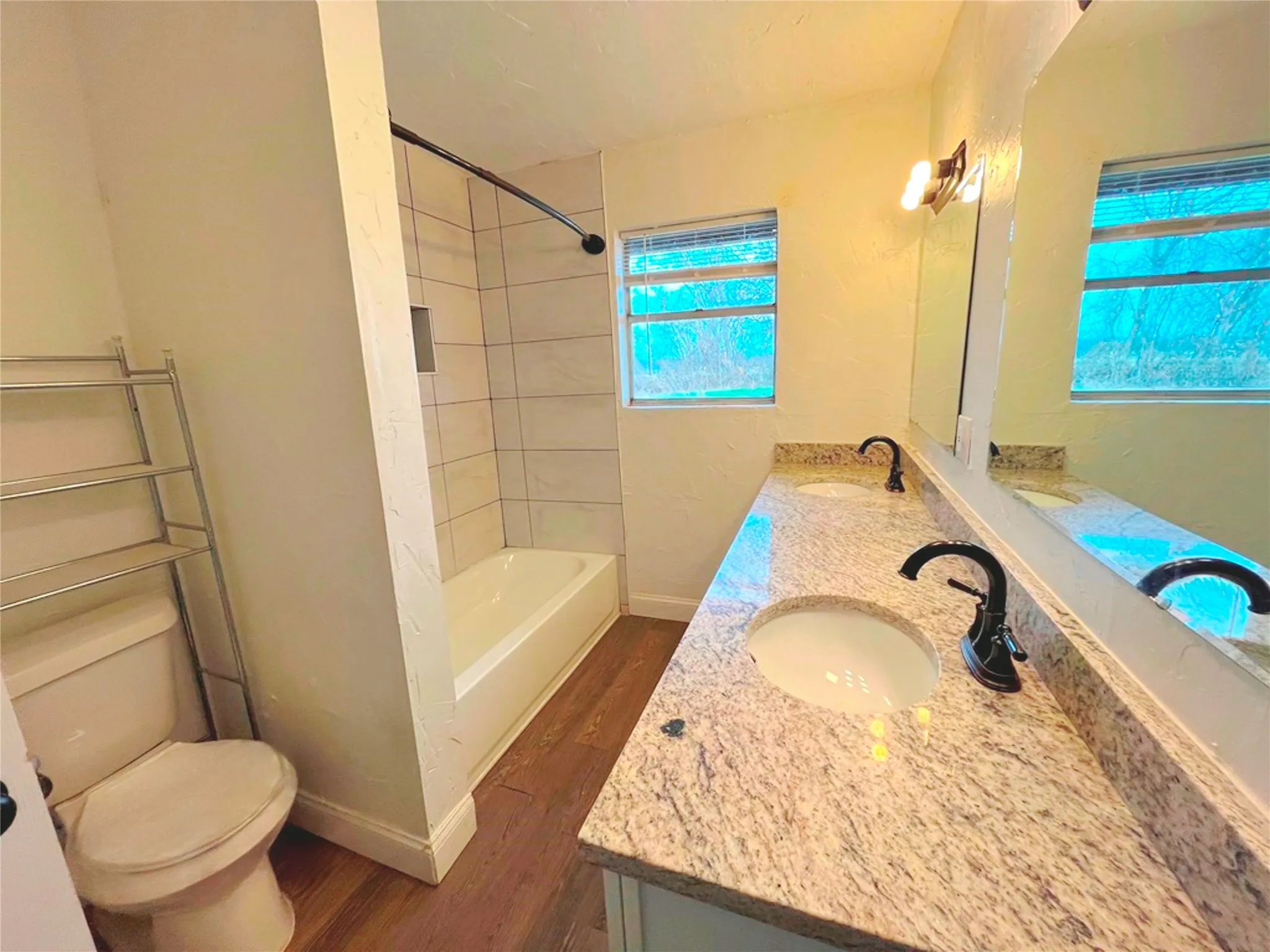Single Family Residence For Sale in Henderson County , 1000 S Andrea Drive, Mabank, Texas 75147, 3 Bedroom, 2 Bathroom, Garage spaces, 1,200 Sqft, built in 1972, Price $125,000, mls#21186743, Real Estate Agent in Mabank, Homes For Sale in Henderson county, Homes For Sale in Mabank, Realtor in Mabank Texas, Real Estate Brokerage Independent Realty Texas, Luminita Cordes Realtor