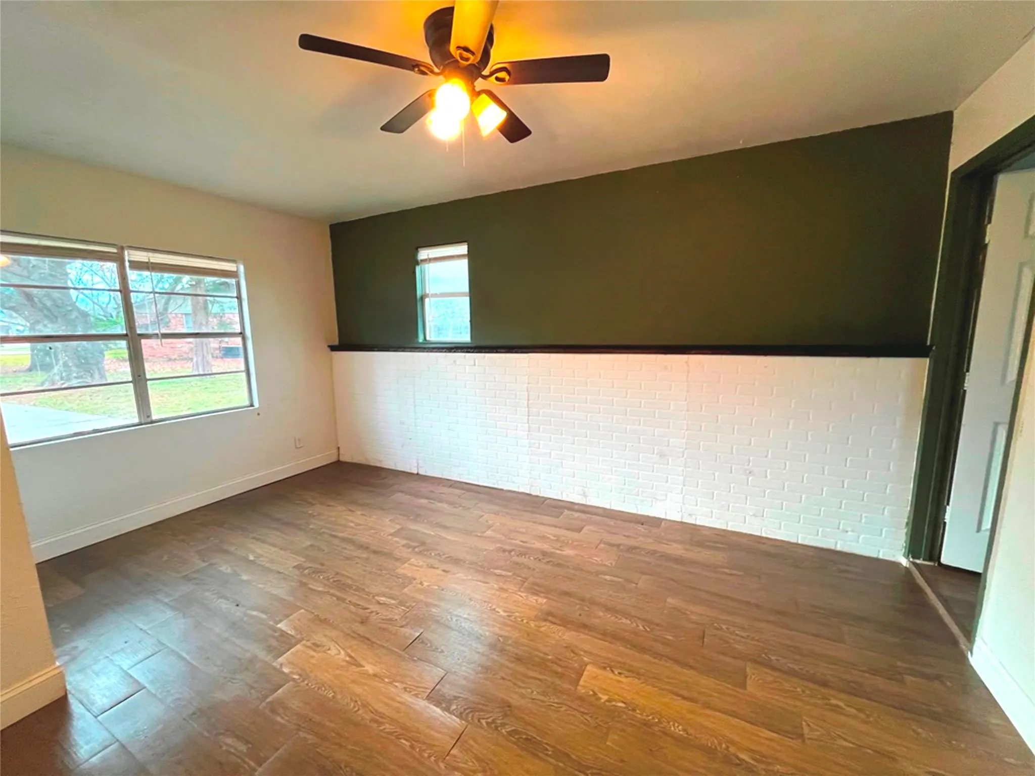 Single Family Residence For Sale in Henderson County , 1000 S Andrea Drive, Mabank, Texas 75147, 3 Bedroom, 2 Bathroom, Garage spaces, 1,200 Sqft, built in 1972, Price $125,000, mls#21186743, Real Estate Agent in Mabank, Homes For Sale in Henderson county, Homes For Sale in Mabank, Realtor in Mabank Texas, Real Estate Brokerage Independent Realty Texas, Luminita Cordes Realtor