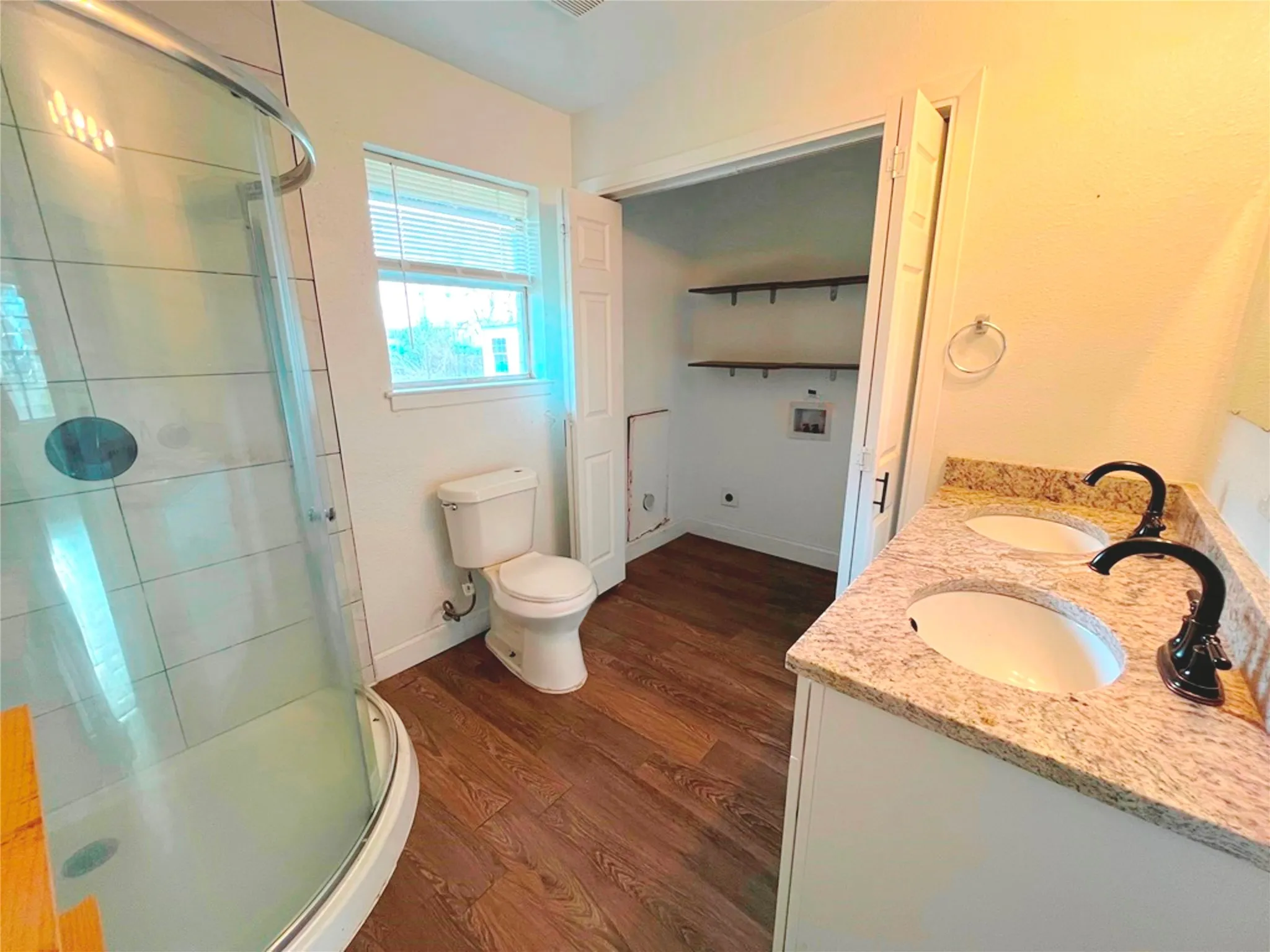 Single Family Residence For Sale in Henderson County , 1000 S Andrea Drive, Mabank, Texas 75147, 3 Bedroom, 2 Bathroom, Garage spaces, 1,200 Sqft, built in 1972, Price $125,000, mls#21186743, Real Estate Agent in Mabank, Homes For Sale in Henderson county, Homes For Sale in Mabank, Realtor in Mabank Texas, Real Estate Brokerage Independent Realty Texas, Luminita Cordes Realtor