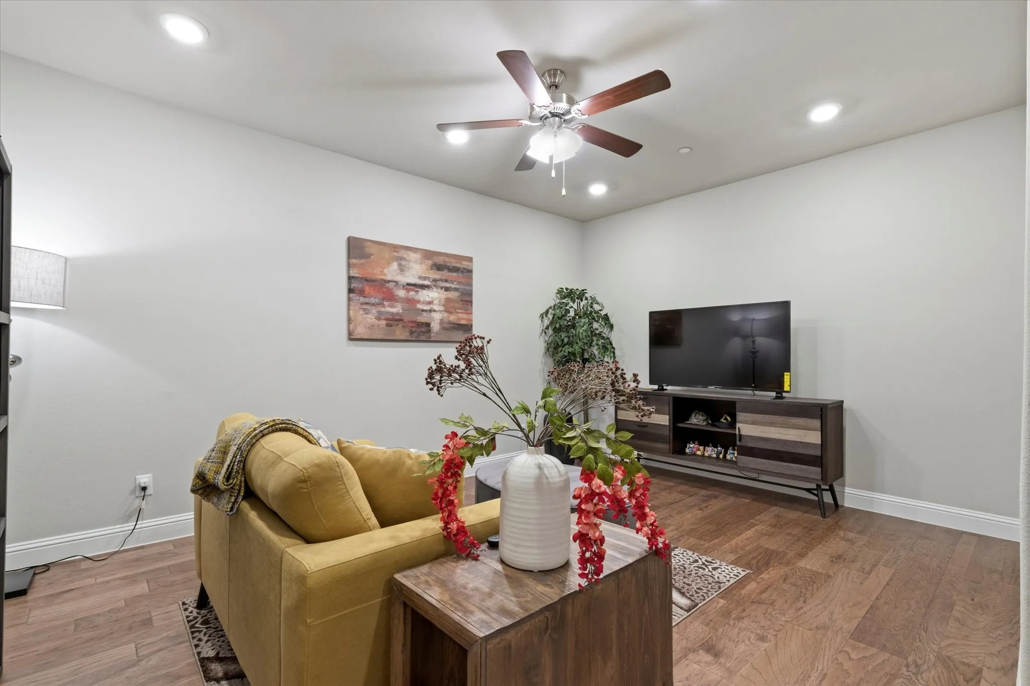 Townhouse For Sale in Dallas County , 7829 Bayside Drive, Rowlett, Texas 75088, 3 Bedroom, 4 Bathroom, 2 Garage spaces, 2,273 Sqft, built in 2022, mls#21186759, Real Estate Agent in Rowlett, Homes For Sale in Dallas county, Homes For Sale in Rowlett, Realtor in Rowlett Texas, Real Estate Brokerage Independent Realty Texas, Luminita Cordes Realtor