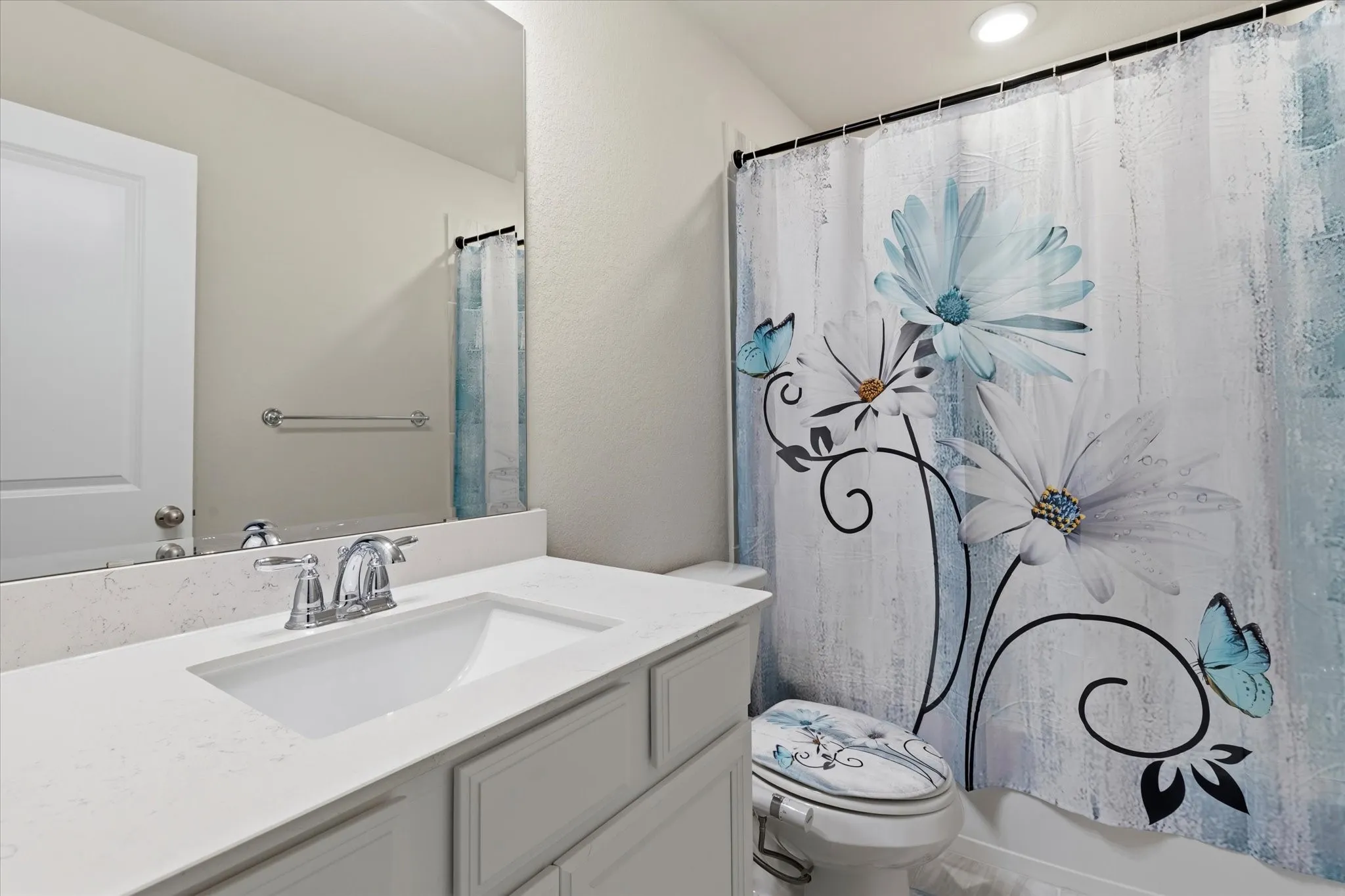 Townhouse For Sale in Dallas County , 7829 Bayside Drive, Rowlett, Texas 75088, 3 Bedroom, 4 Bathroom, 2 Garage spaces, 2,273 Sqft, built in 2022, mls#21186759, Real Estate Agent in Rowlett, Homes For Sale in Dallas county, Homes For Sale in Rowlett, Realtor in Rowlett Texas, Real Estate Brokerage Independent Realty Texas, Luminita Cordes Realtor