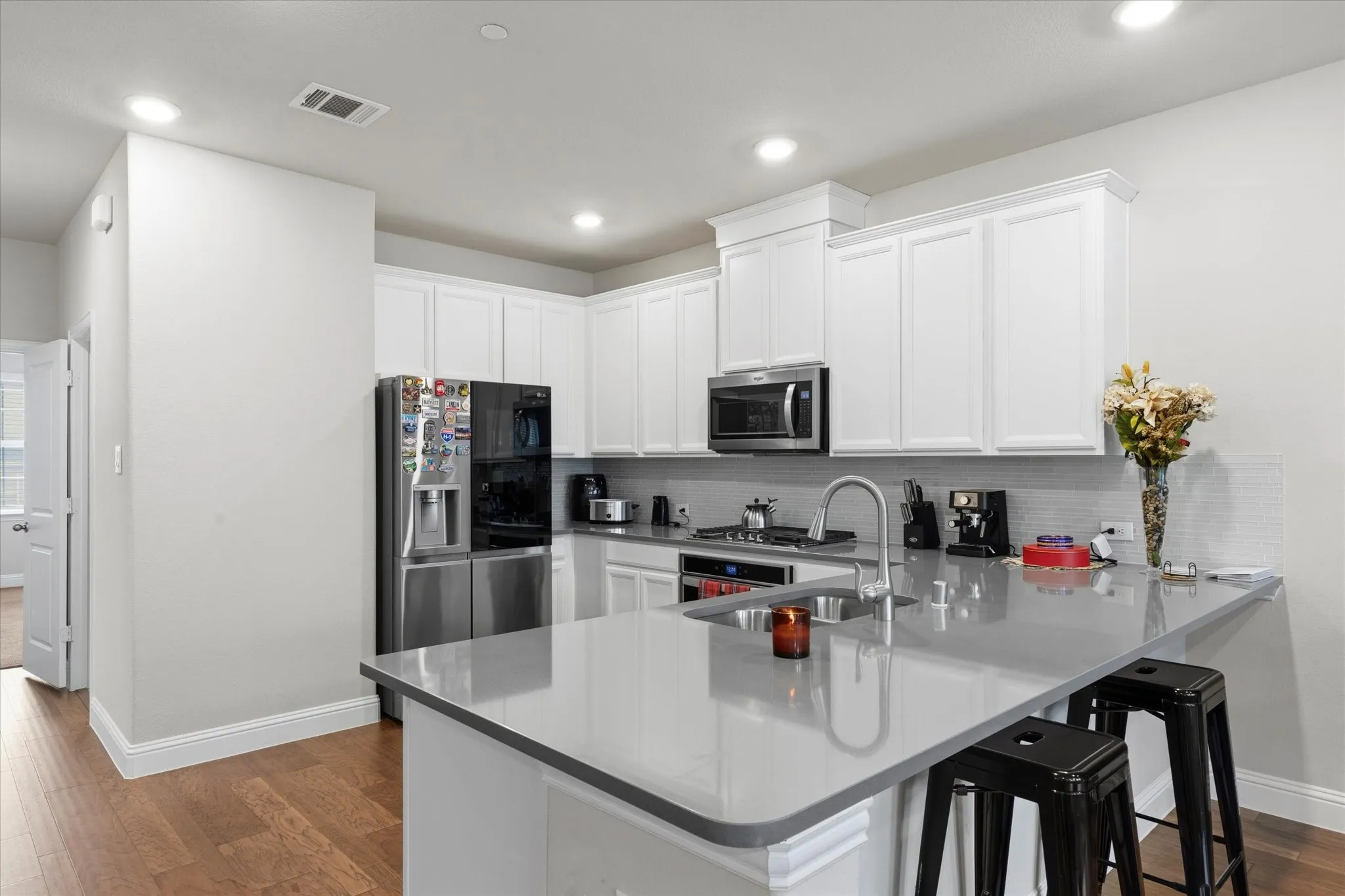 Townhouse For Sale in Dallas County , 7829 Bayside Drive, Rowlett, Texas 75088, 3 Bedroom, 4 Bathroom, 2 Garage spaces, 2,273 Sqft, built in 2022, mls#21186759, Real Estate Agent in Rowlett, Homes For Sale in Dallas county, Homes For Sale in Rowlett, Realtor in Rowlett Texas, Real Estate Brokerage Independent Realty Texas, Luminita Cordes Realtor