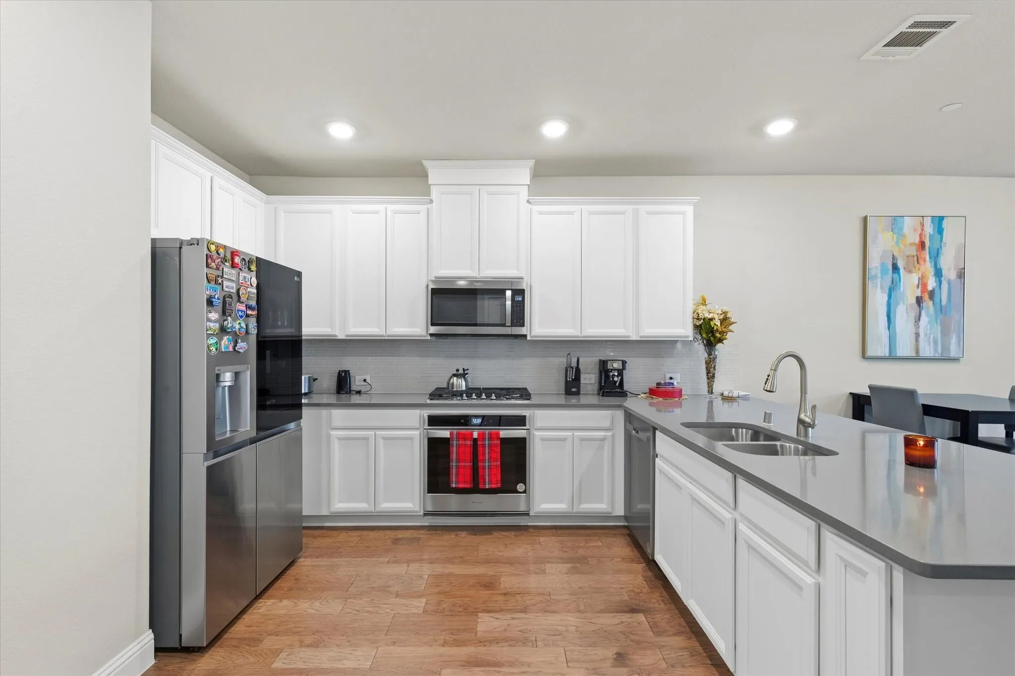 Townhouse For Sale in Dallas County , 7829 Bayside Drive, Rowlett, Texas 75088, 3 Bedroom, 4 Bathroom, 2 Garage spaces, 2,273 Sqft, built in 2022, mls#21186759, Real Estate Agent in Rowlett, Homes For Sale in Dallas county, Homes For Sale in Rowlett, Realtor in Rowlett Texas, Real Estate Brokerage Independent Realty Texas, Luminita Cordes Realtor