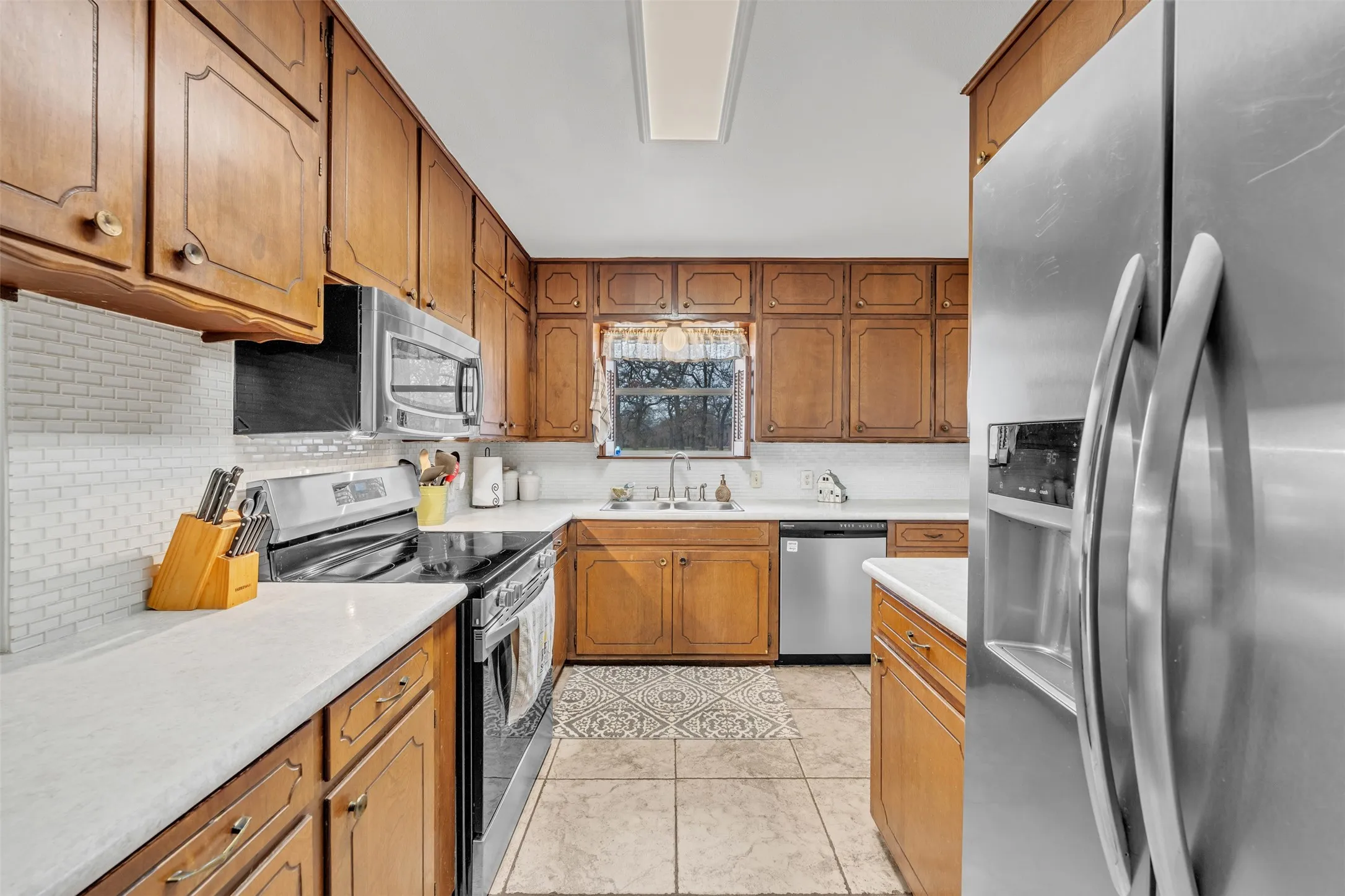 Farm For Sale in Johnson County , 5400 County Road 402, Grandview, Texas 76050, 3 Bedroom, 2 Bathroom, 5 Garage spaces, 1,872 Sqft, built in 1970, Preowned, mls#21185719, Real Estate Agent in Grandview, Homes For Sale in Johnson county, Homes For Sale in Grandview, Realtor in Grandview Texas, Real Estate Brokerage Independent Realty Texas, Luminita Cordes Realtor
