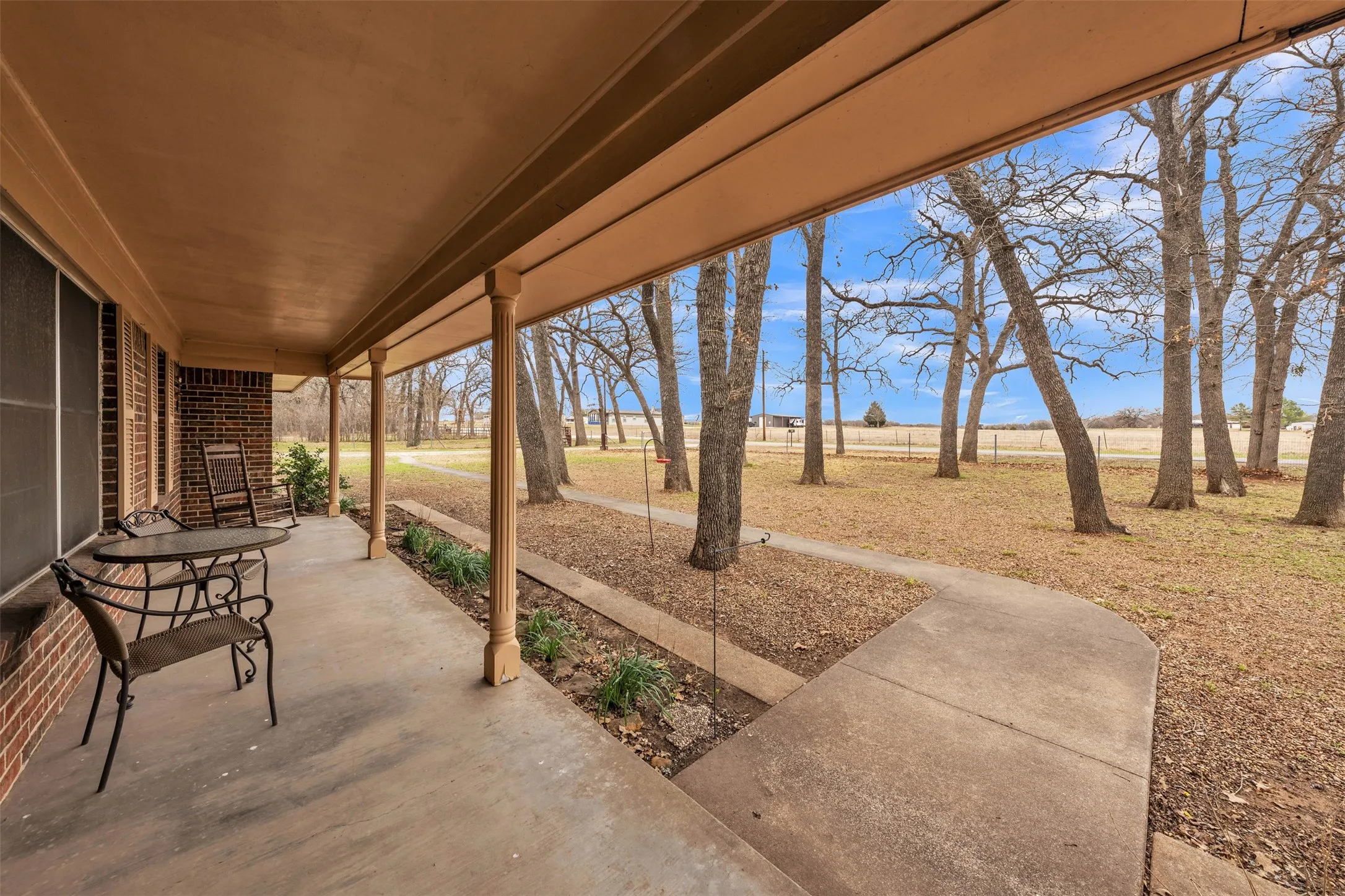 Farm For Sale in Johnson County , 5400 County Road 402, Grandview, Texas 76050, 3 Bedroom, 2 Bathroom, 5 Garage spaces, 1,872 Sqft, built in 1970, Preowned, mls#21185719, Real Estate Agent in Grandview, Homes For Sale in Johnson county, Homes For Sale in Grandview, Realtor in Grandview Texas, Real Estate Brokerage Independent Realty Texas, Luminita Cordes Realtor
