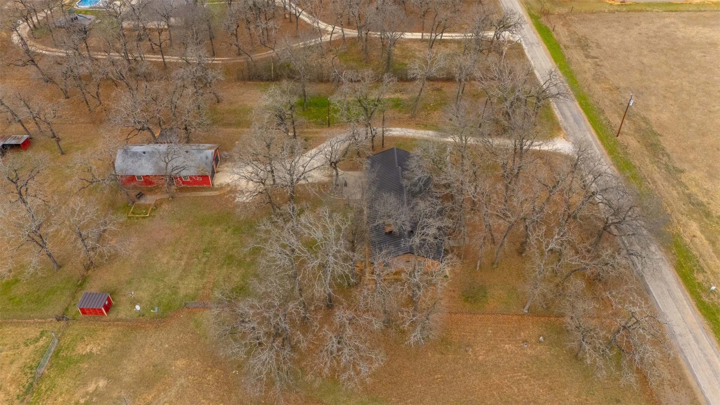 Farm For Sale in Johnson County , 5400 County Road 402, Grandview, Texas 76050, 3 Bedroom, 2 Bathroom, 5 Garage spaces, 1,872 Sqft, built in 1970, Preowned, mls#21185719, Real Estate Agent in Grandview, Homes For Sale in Johnson county, Homes For Sale in Grandview, Realtor in Grandview Texas, Real Estate Brokerage Independent Realty Texas, Luminita Cordes Realtor