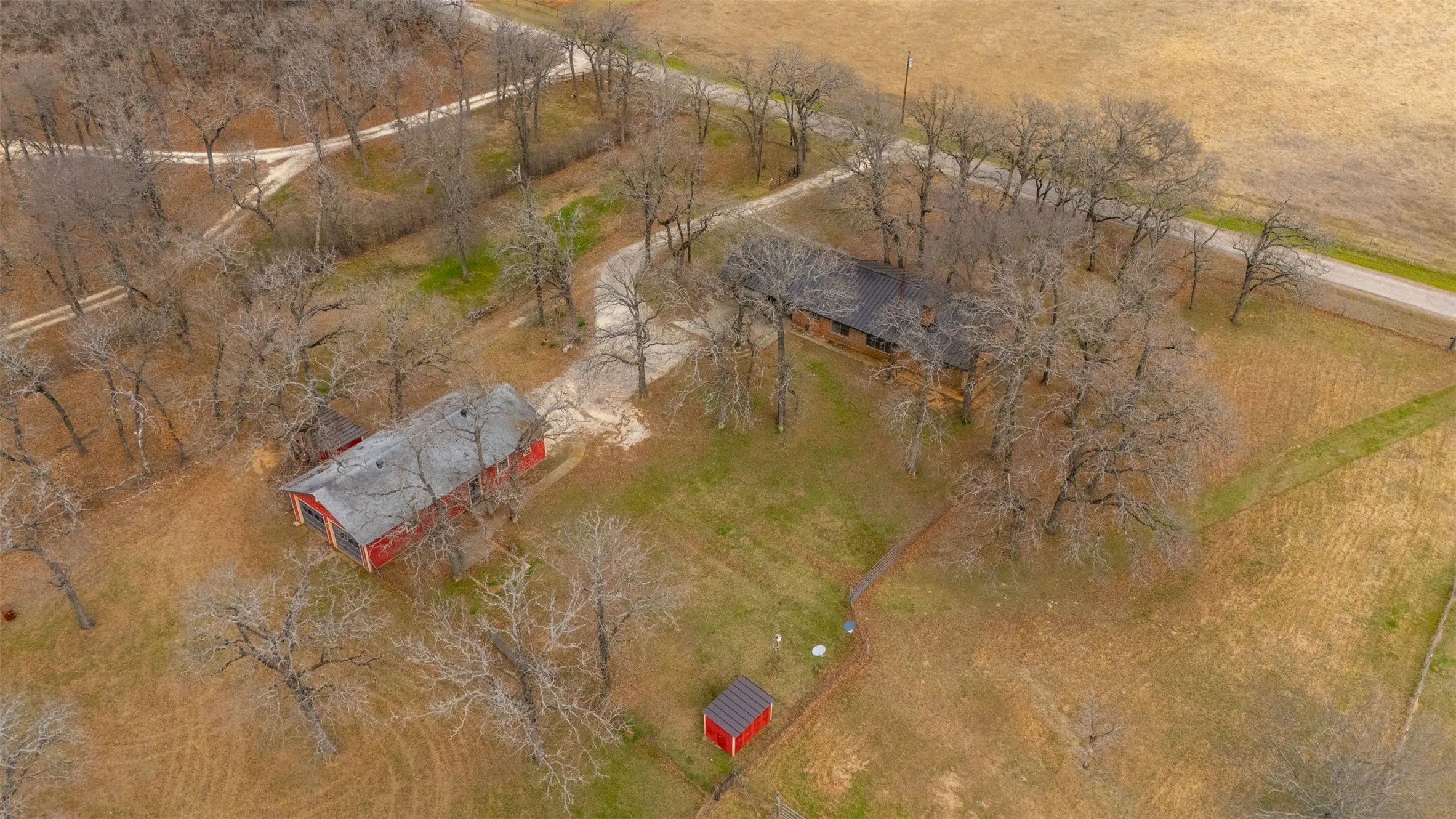 Farm For Sale in Johnson County , 5400 County Road 402, Grandview, Texas 76050, 3 Bedroom, 2 Bathroom, 5 Garage spaces, 1,872 Sqft, built in 1970, Preowned, mls#21185719, Real Estate Agent in Grandview, Homes For Sale in Johnson county, Homes For Sale in Grandview, Realtor in Grandview Texas, Real Estate Brokerage Independent Realty Texas, Luminita Cordes Realtor