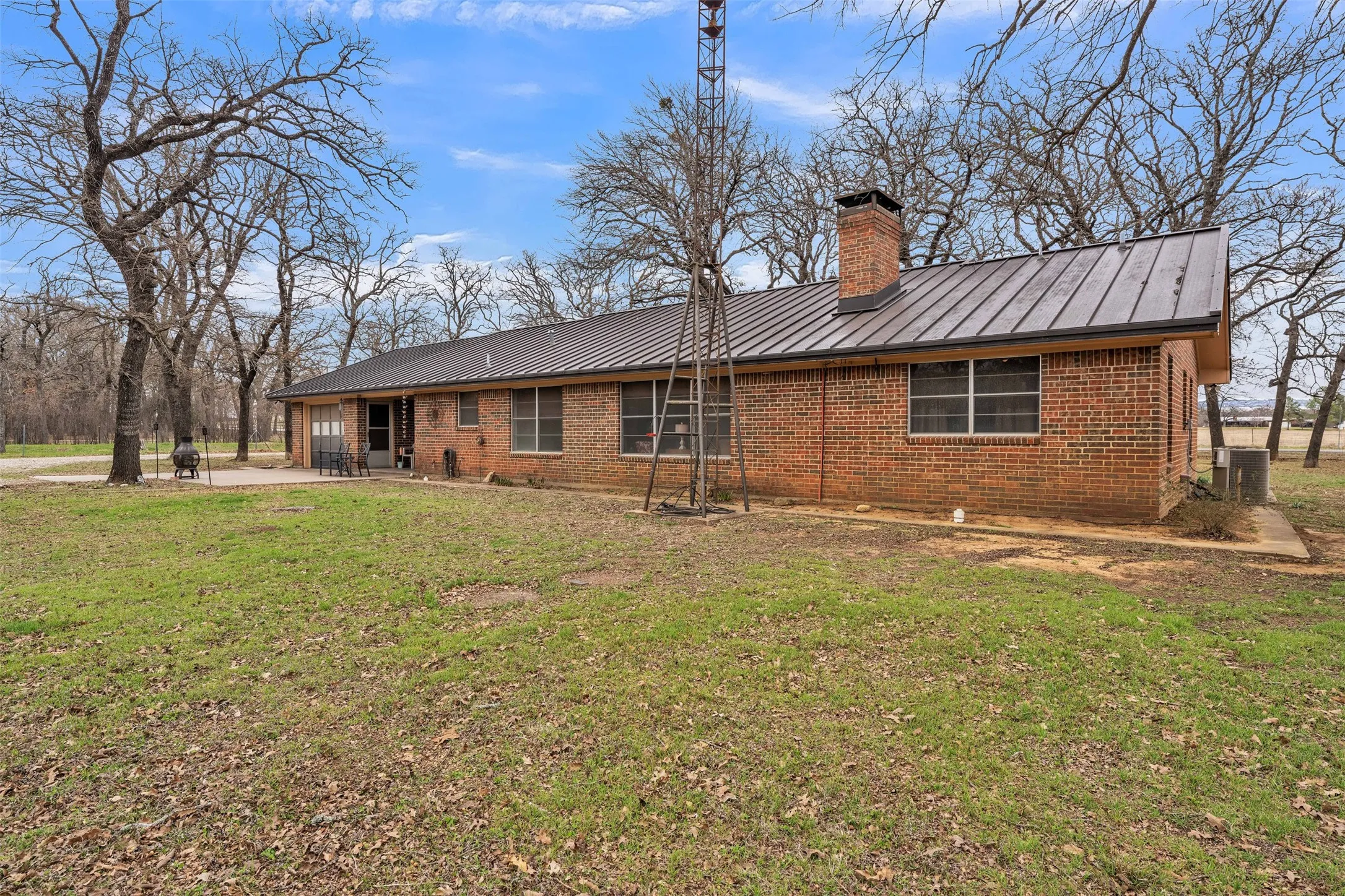 Farm For Sale in Johnson County , 5400 County Road 402, Grandview, Texas 76050, 3 Bedroom, 2 Bathroom, 5 Garage spaces, 1,872 Sqft, built in 1970, Preowned, mls#21185719, Real Estate Agent in Grandview, Homes For Sale in Johnson county, Homes For Sale in Grandview, Realtor in Grandview Texas, Real Estate Brokerage Independent Realty Texas, Luminita Cordes Realtor