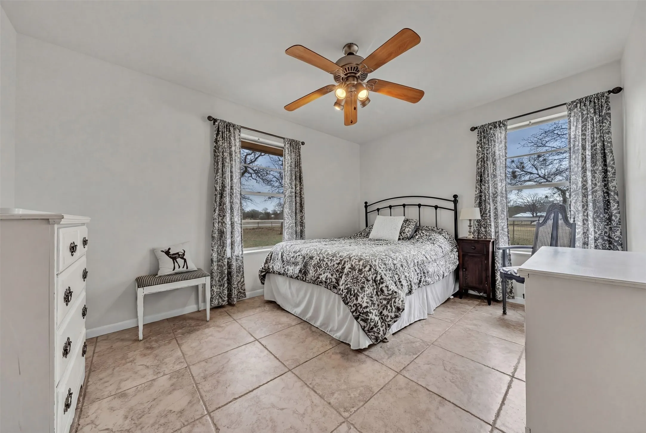 Farm For Sale in Johnson County , 5400 County Road 402, Grandview, Texas 76050, 3 Bedroom, 2 Bathroom, 5 Garage spaces, 1,872 Sqft, built in 1970, Preowned, mls#21185719, Real Estate Agent in Grandview, Homes For Sale in Johnson county, Homes For Sale in Grandview, Realtor in Grandview Texas, Real Estate Brokerage Independent Realty Texas, Luminita Cordes Realtor