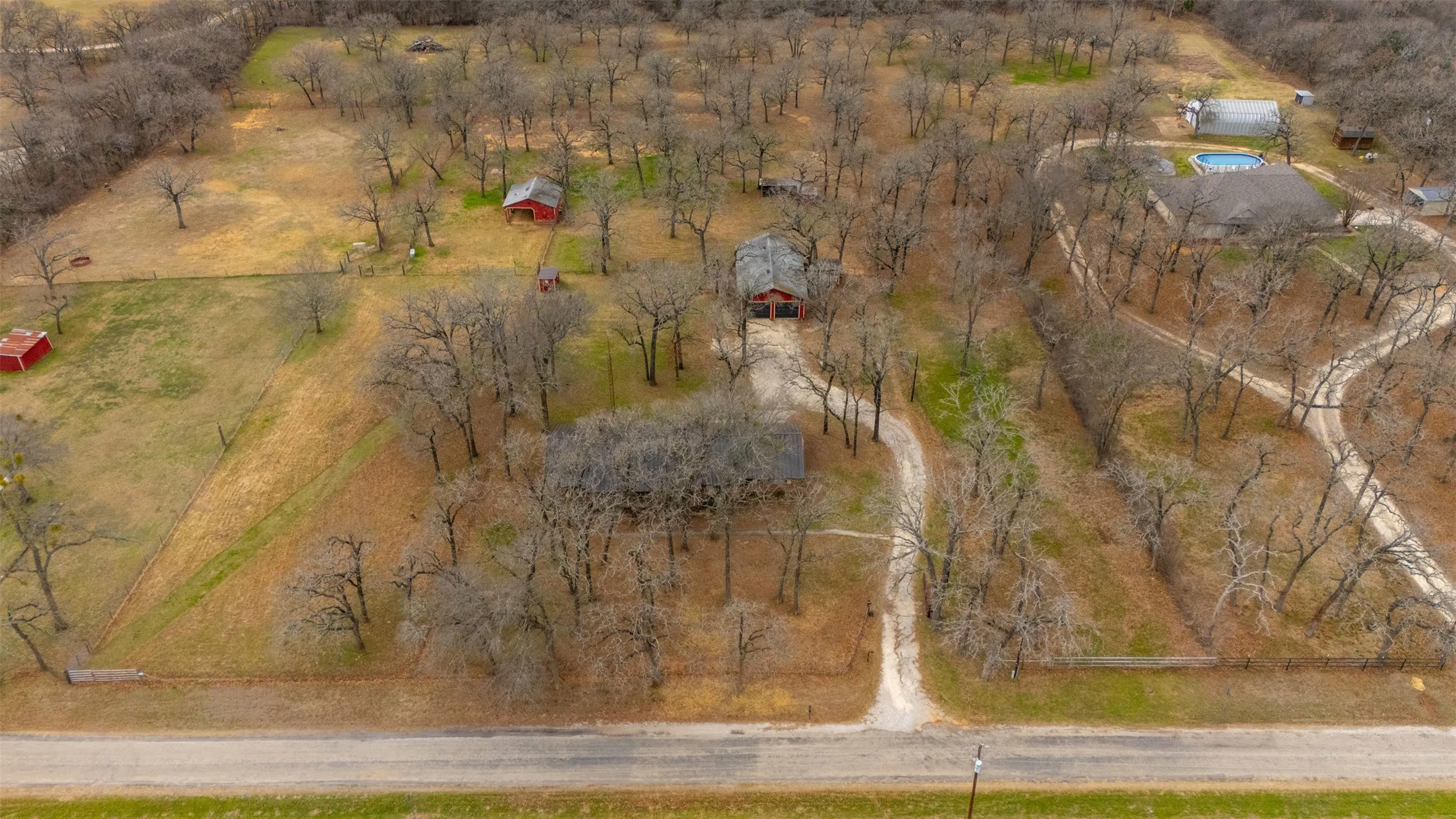 Farm For Sale in Johnson County , 5400 County Road 402, Grandview, Texas 76050, 3 Bedroom, 2 Bathroom, 5 Garage spaces, 1,872 Sqft, built in 1970, Preowned, mls#21185719, Real Estate Agent in Grandview, Homes For Sale in Johnson county, Homes For Sale in Grandview, Realtor in Grandview Texas, Real Estate Brokerage Independent Realty Texas, Luminita Cordes Realtor