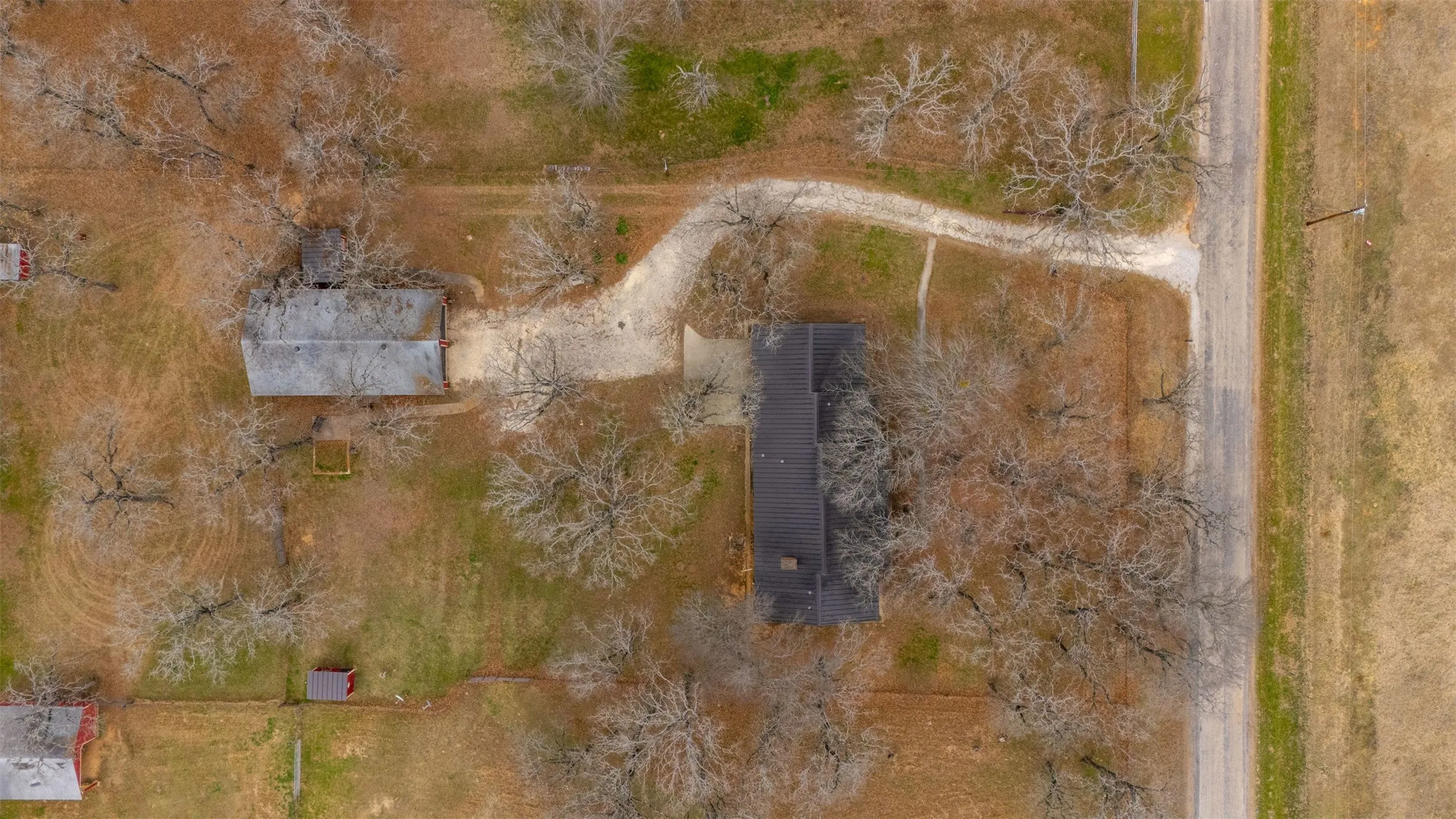 Farm For Sale in Johnson County , 5400 County Road 402, Grandview, Texas 76050, 3 Bedroom, 2 Bathroom, 5 Garage spaces, 1,872 Sqft, built in 1970, Preowned, mls#21185719, Real Estate Agent in Grandview, Homes For Sale in Johnson county, Homes For Sale in Grandview, Realtor in Grandview Texas, Real Estate Brokerage Independent Realty Texas, Luminita Cordes Realtor