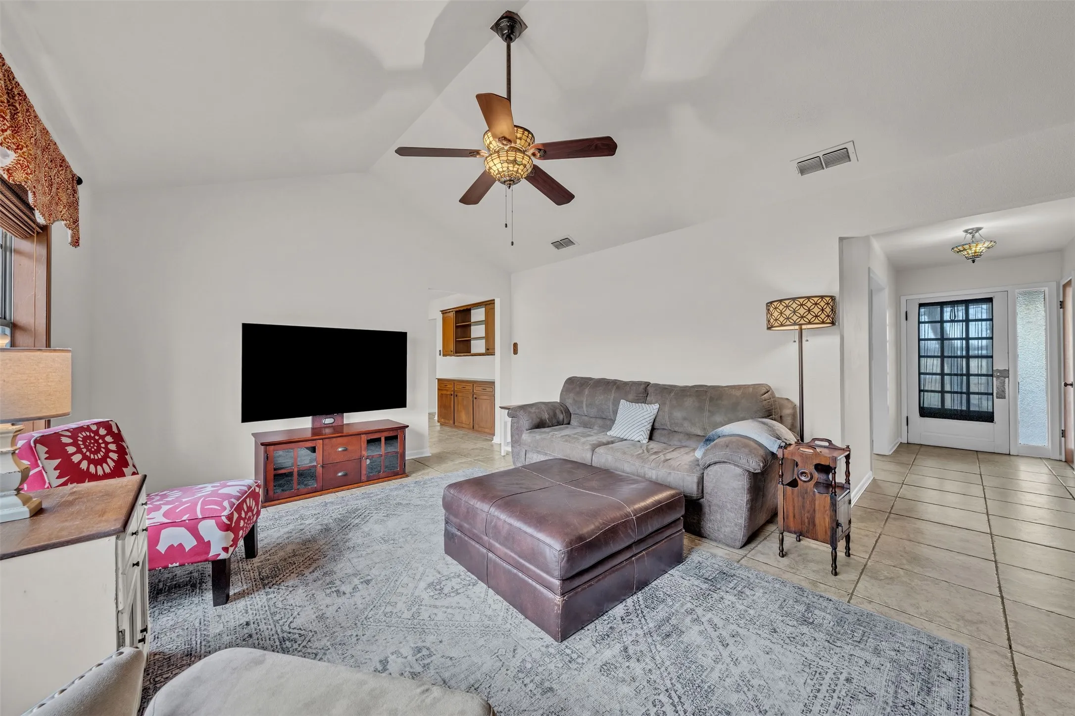 Farm For Sale in Johnson County , 5400 County Road 402, Grandview, Texas 76050, 3 Bedroom, 2 Bathroom, 5 Garage spaces, 1,872 Sqft, built in 1970, Preowned, mls#21185719, Real Estate Agent in Grandview, Homes For Sale in Johnson county, Homes For Sale in Grandview, Realtor in Grandview Texas, Real Estate Brokerage Independent Realty Texas, Luminita Cordes Realtor