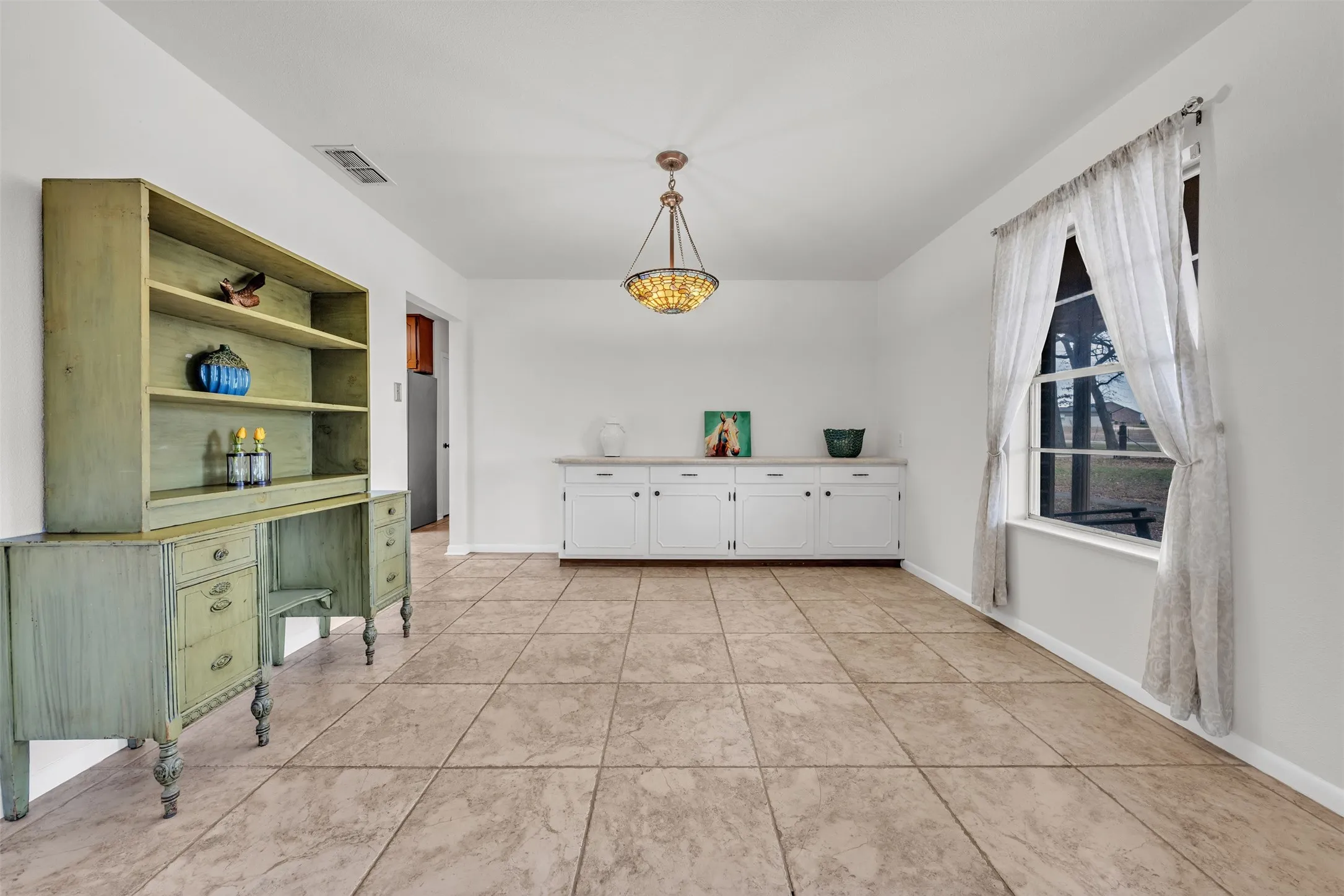Farm For Sale in Johnson County , 5400 County Road 402, Grandview, Texas 76050, 3 Bedroom, 2 Bathroom, 5 Garage spaces, 1,872 Sqft, built in 1970, Preowned, mls#21185719, Real Estate Agent in Grandview, Homes For Sale in Johnson county, Homes For Sale in Grandview, Realtor in Grandview Texas, Real Estate Brokerage Independent Realty Texas, Luminita Cordes Realtor