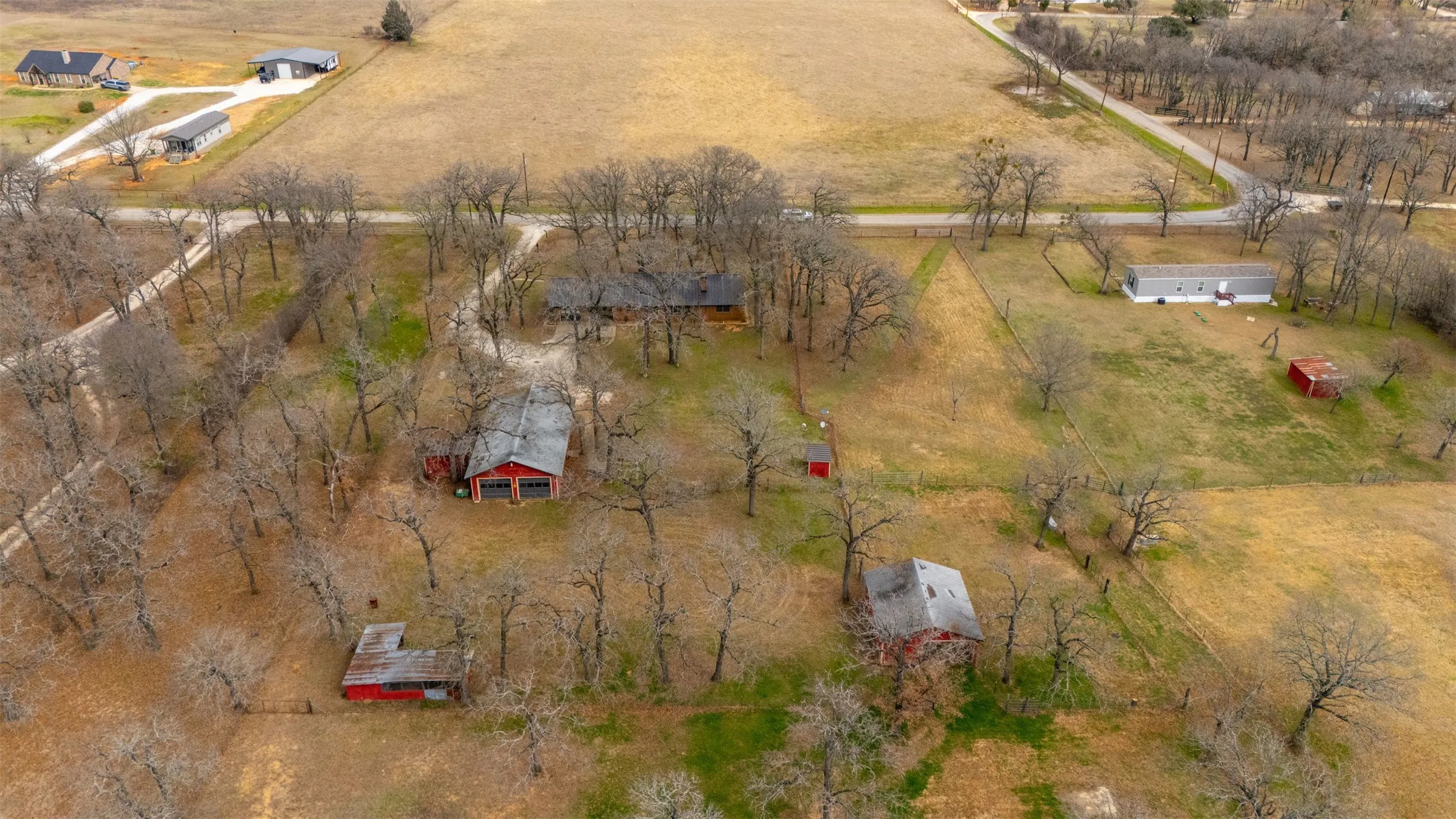 Farm For Sale in Johnson County , 5400 County Road 402, Grandview, Texas 76050, 3 Bedroom, 2 Bathroom, 5 Garage spaces, 1,872 Sqft, built in 1970, Preowned, mls#21185719, Real Estate Agent in Grandview, Homes For Sale in Johnson county, Homes For Sale in Grandview, Realtor in Grandview Texas, Real Estate Brokerage Independent Realty Texas, Luminita Cordes Realtor