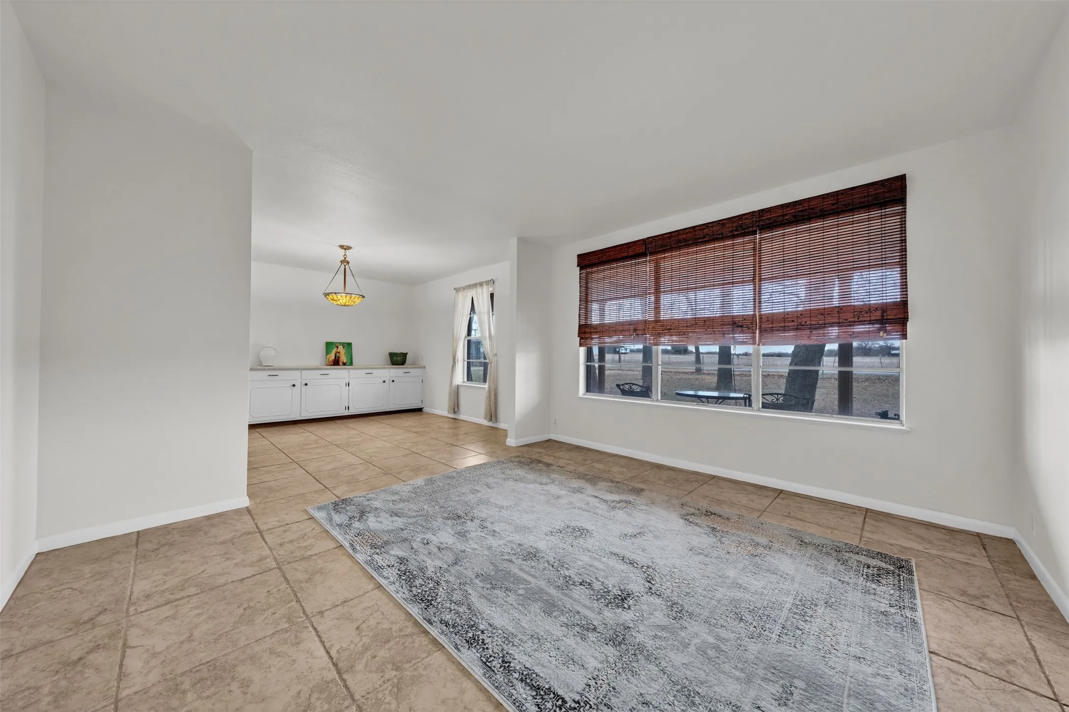 Farm For Sale in Johnson County , 5400 County Road 402, Grandview, Texas 76050, 3 Bedroom, 2 Bathroom, 5 Garage spaces, 1,872 Sqft, built in 1970, Preowned, mls#21185719, Real Estate Agent in Grandview, Homes For Sale in Johnson county, Homes For Sale in Grandview, Realtor in Grandview Texas, Real Estate Brokerage Independent Realty Texas, Luminita Cordes Realtor