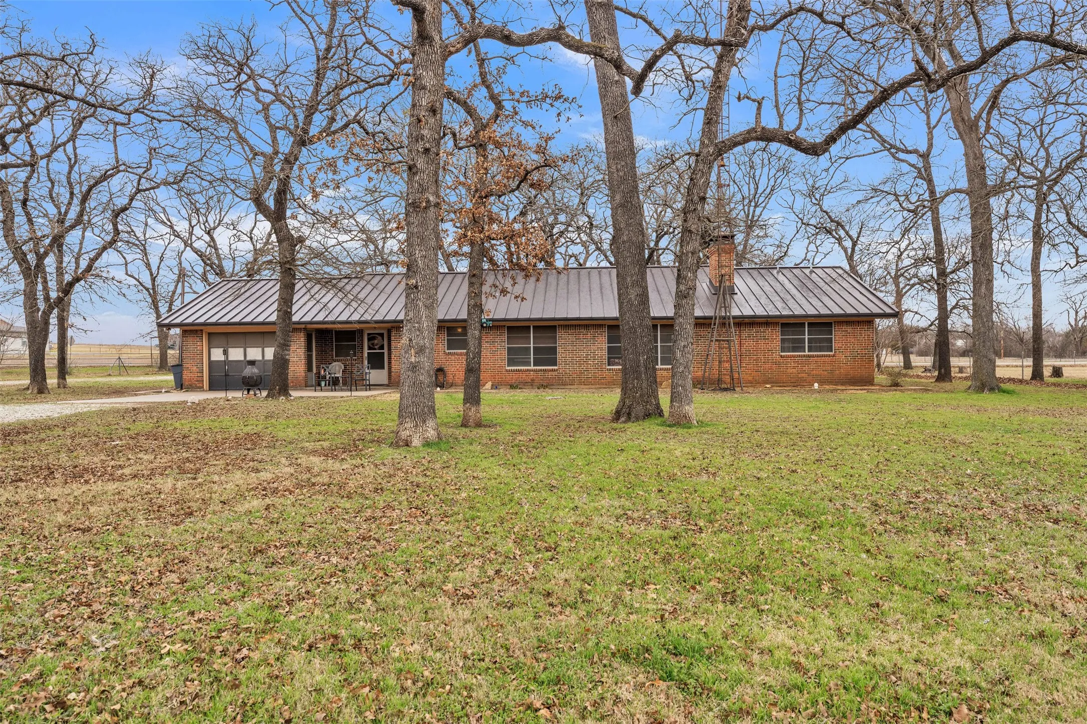 Farm For Sale in Johnson County , 5400 County Road 402, Grandview, Texas 76050, 3 Bedroom, 2 Bathroom, 5 Garage spaces, 1,872 Sqft, built in 1970, Preowned, mls#21185719, Real Estate Agent in Grandview, Homes For Sale in Johnson county, Homes For Sale in Grandview, Realtor in Grandview Texas, Real Estate Brokerage Independent Realty Texas, Luminita Cordes Realtor