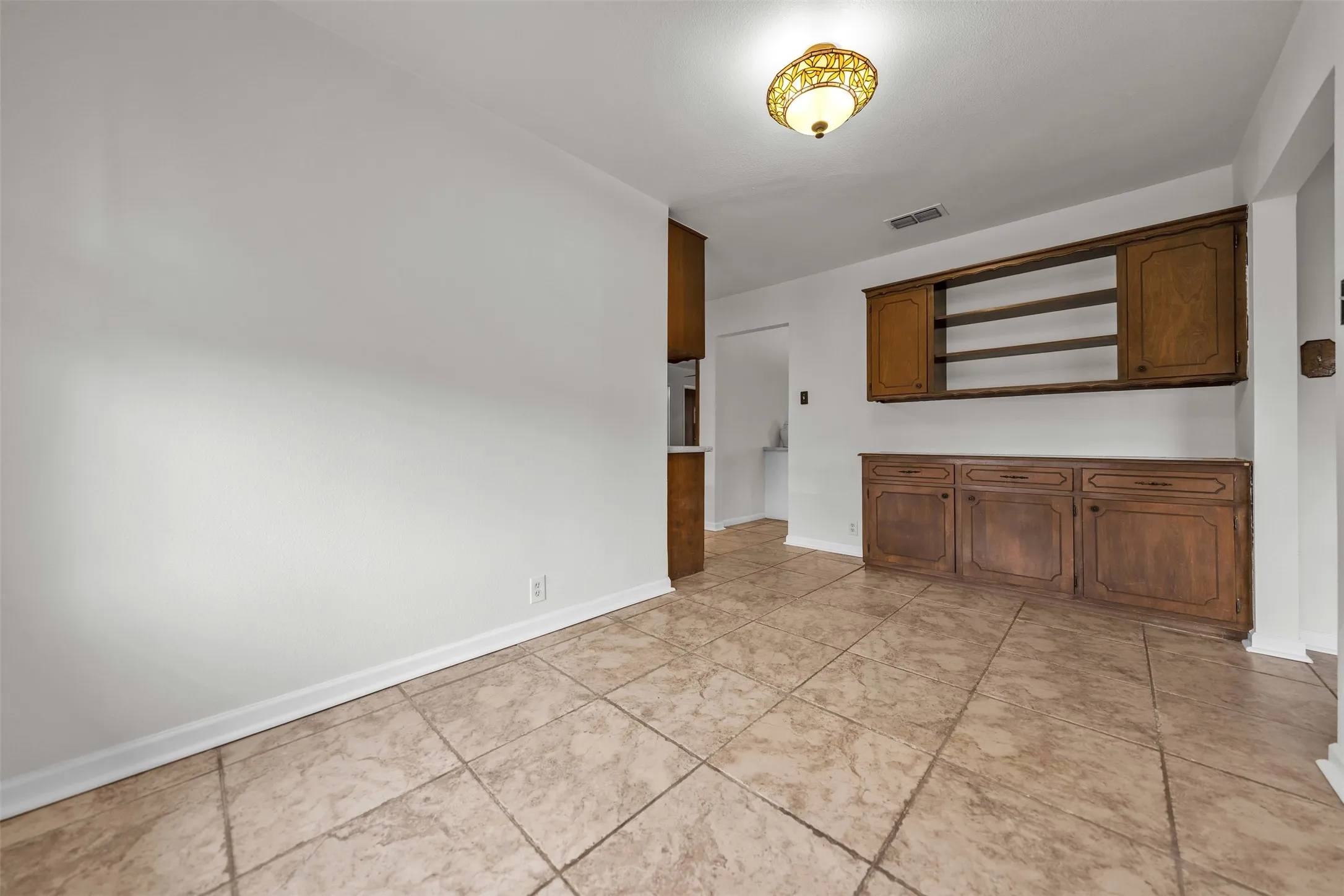 Farm For Sale in Johnson County , 5400 County Road 402, Grandview, Texas 76050, 3 Bedroom, 2 Bathroom, 5 Garage spaces, 1,872 Sqft, built in 1970, Preowned, mls#21185719, Real Estate Agent in Grandview, Homes For Sale in Johnson county, Homes For Sale in Grandview, Realtor in Grandview Texas, Real Estate Brokerage Independent Realty Texas, Luminita Cordes Realtor