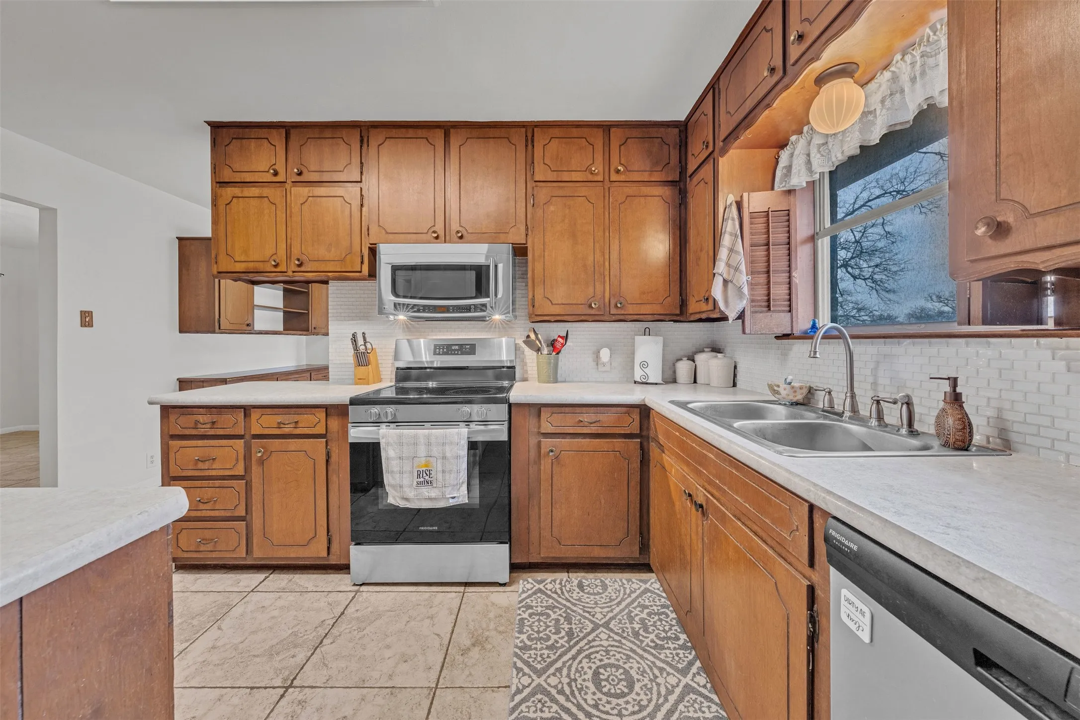 Farm For Sale in Johnson County , 5400 County Road 402, Grandview, Texas 76050, 3 Bedroom, 2 Bathroom, 5 Garage spaces, 1,872 Sqft, built in 1970, Preowned, mls#21185719, Real Estate Agent in Grandview, Homes For Sale in Johnson county, Homes For Sale in Grandview, Realtor in Grandview Texas, Real Estate Brokerage Independent Realty Texas, Luminita Cordes Realtor