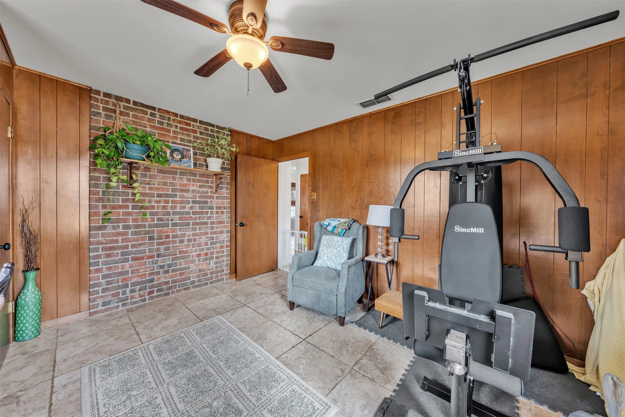 Farm For Sale in Johnson County , 5400 County Road 402, Grandview, Texas 76050, 3 Bedroom, 2 Bathroom, 5 Garage spaces, 1,872 Sqft, built in 1970, Preowned, mls#21185719, Real Estate Agent in Grandview, Homes For Sale in Johnson county, Homes For Sale in Grandview, Realtor in Grandview Texas, Real Estate Brokerage Independent Realty Texas, Luminita Cordes Realtor