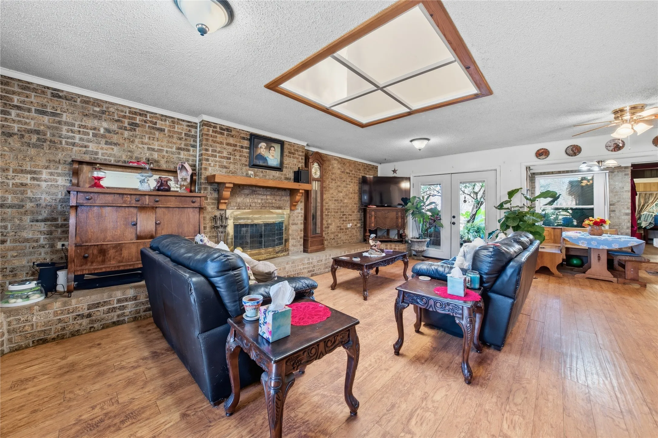 Single Family Residence For Sale in Henderson County , 442 Rosemary Drive, Trinidad, Texas 75163, 3 Bedroom, 3 Bathroom, Garage spaces, 2,430 Sqft, built in 1972, mls#21185922, Real Estate Agent in Trinidad, Homes For Sale in Henderson county, Homes For Sale in Trinidad, Realtor in Trinidad Texas, Real Estate Brokerage Independent Realty Texas, Luminita Cordes Realtor