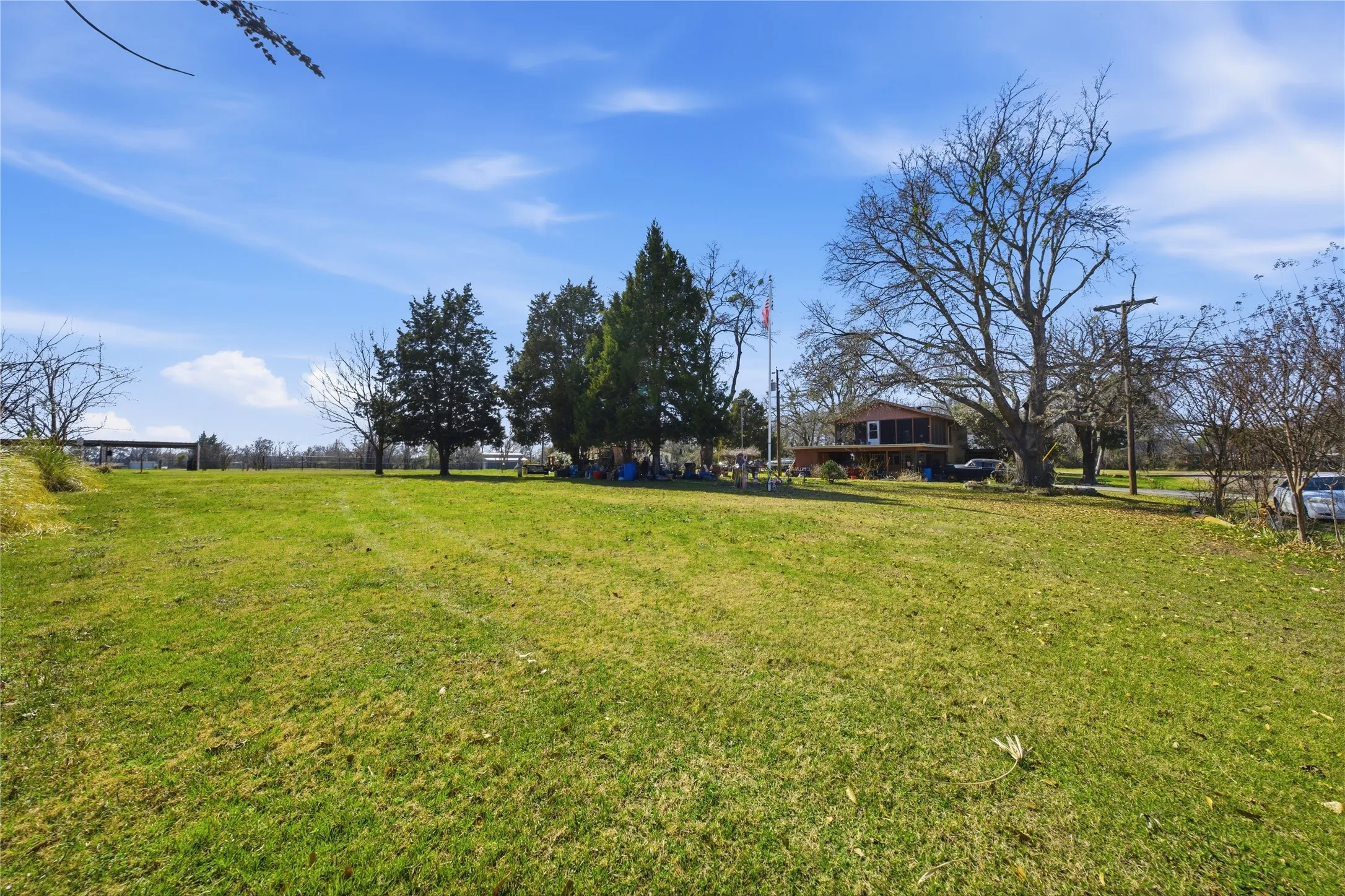 Single Family Residence For Sale in Henderson County , 442 Rosemary Drive, Trinidad, Texas 75163, 3 Bedroom, 3 Bathroom, Garage spaces, 2,430 Sqft, built in 1972, mls#21185922, Real Estate Agent in Trinidad, Homes For Sale in Henderson county, Homes For Sale in Trinidad, Realtor in Trinidad Texas, Real Estate Brokerage Independent Realty Texas, Luminita Cordes Realtor