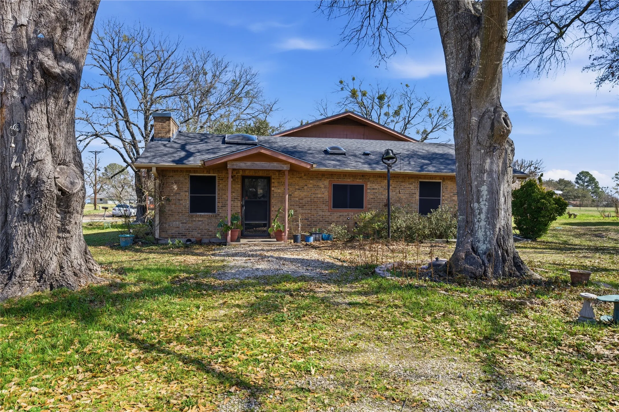 Single Family Residence For Sale in Henderson County , 442 Rosemary Drive, Trinidad, Texas 75163, 3 Bedroom, 3 Bathroom, Garage spaces, 2,430 Sqft, built in 1972, mls#21185922, Real Estate Agent in Trinidad, Homes For Sale in Henderson county, Homes For Sale in Trinidad, Realtor in Trinidad Texas, Real Estate Brokerage Independent Realty Texas, Luminita Cordes Realtor