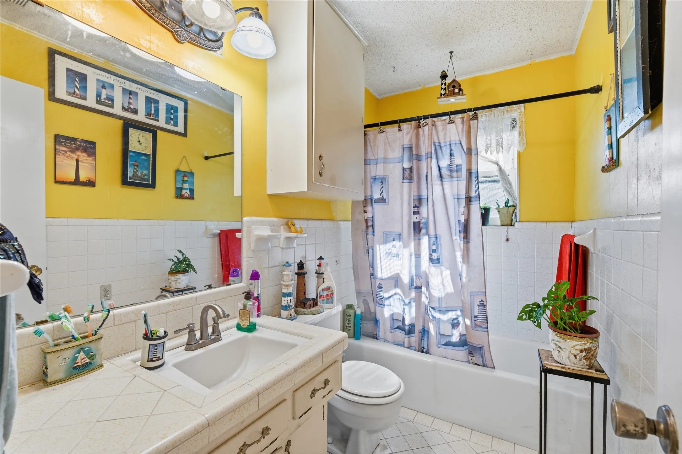 Single Family Residence For Sale in Henderson County , 442 Rosemary Drive, Trinidad, Texas 75163, 3 Bedroom, 3 Bathroom, Garage spaces, 2,430 Sqft, built in 1972, mls#21185922, Real Estate Agent in Trinidad, Homes For Sale in Henderson county, Homes For Sale in Trinidad, Realtor in Trinidad Texas, Real Estate Brokerage Independent Realty Texas, Luminita Cordes Realtor