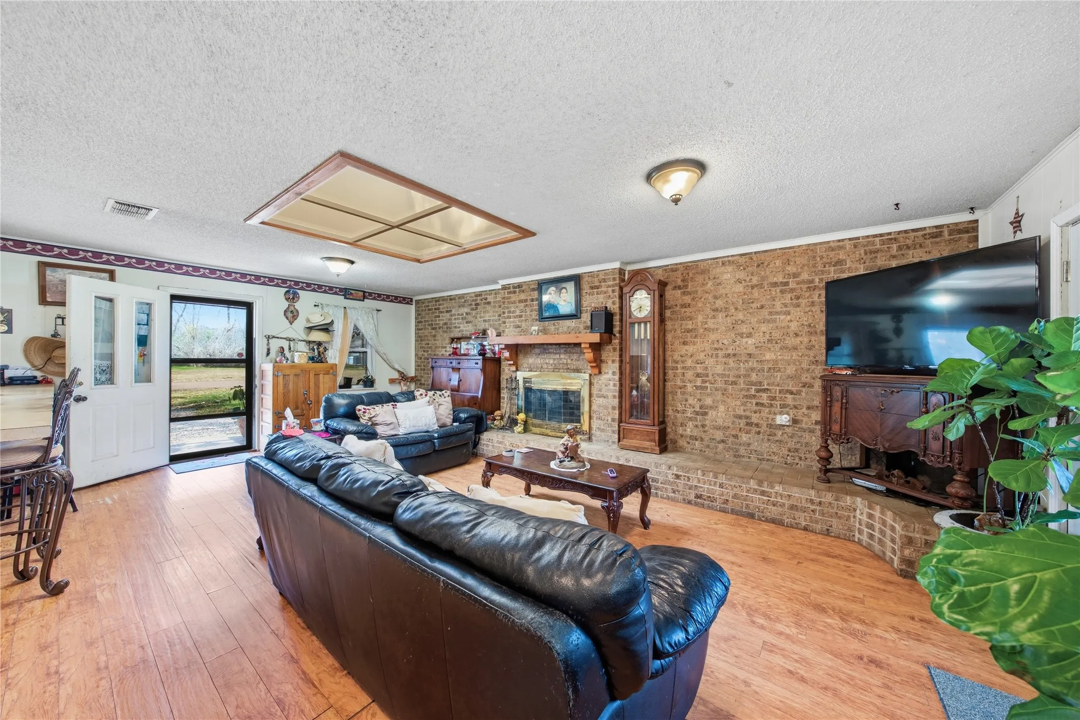Single Family Residence For Sale in Henderson County , 442 Rosemary Drive, Trinidad, Texas 75163, 3 Bedroom, 3 Bathroom, Garage spaces, 2,430 Sqft, built in 1972, mls#21185922, Real Estate Agent in Trinidad, Homes For Sale in Henderson county, Homes For Sale in Trinidad, Realtor in Trinidad Texas, Real Estate Brokerage Independent Realty Texas, Luminita Cordes Realtor