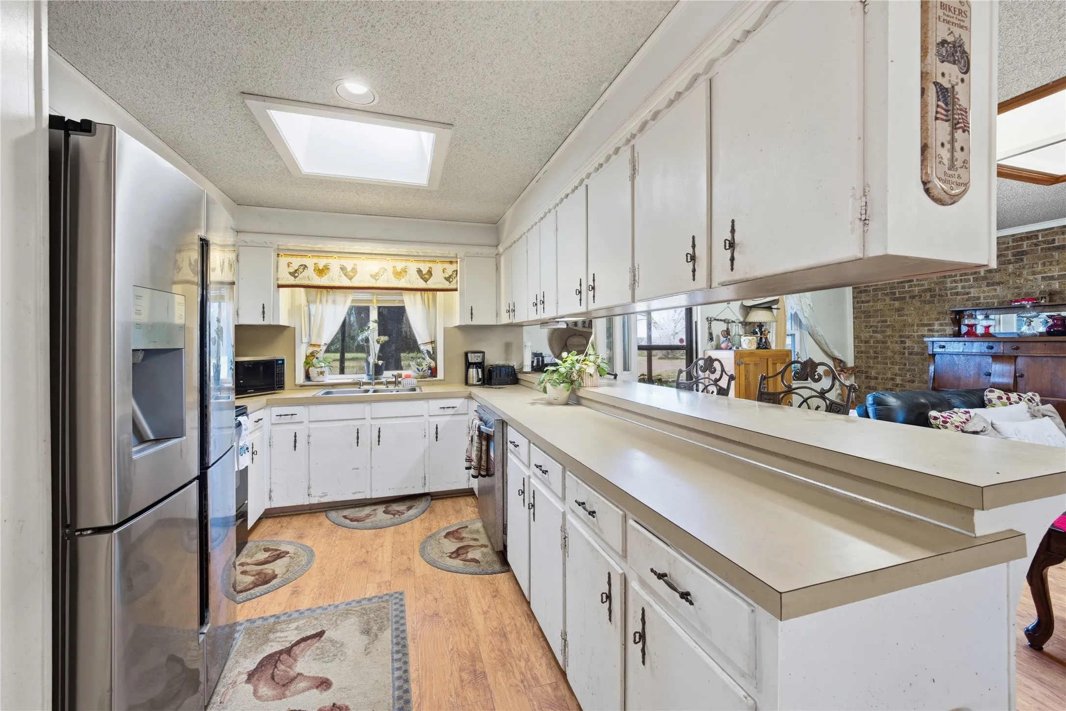 Single Family Residence For Sale in Henderson County , 442 Rosemary Drive, Trinidad, Texas 75163, 3 Bedroom, 3 Bathroom, Garage spaces, 2,430 Sqft, built in 1972, mls#21185922, Real Estate Agent in Trinidad, Homes For Sale in Henderson county, Homes For Sale in Trinidad, Realtor in Trinidad Texas, Real Estate Brokerage Independent Realty Texas, Luminita Cordes Realtor