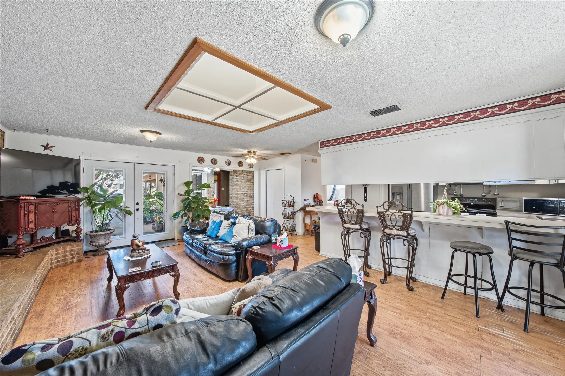 Single Family Residence For Sale in Henderson County , 442 Rosemary Drive, Trinidad, Texas 75163, 3 Bedroom, 3 Bathroom, Garage spaces, 2,430 Sqft, built in 1972, mls#21185922, Real Estate Agent in Trinidad, Homes For Sale in Henderson county, Homes For Sale in Trinidad, Realtor in Trinidad Texas, Real Estate Brokerage Independent Realty Texas, Luminita Cordes Realtor