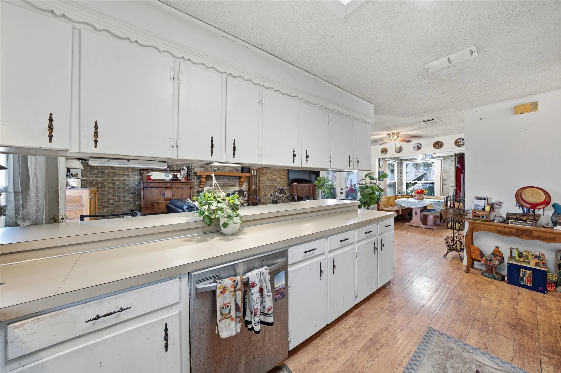 Single Family Residence For Sale in Henderson County , 442 Rosemary Drive, Trinidad, Texas 75163, 3 Bedroom, 3 Bathroom, Garage spaces, 2,430 Sqft, built in 1972, mls#21185922, Real Estate Agent in Trinidad, Homes For Sale in Henderson county, Homes For Sale in Trinidad, Realtor in Trinidad Texas, Real Estate Brokerage Independent Realty Texas, Luminita Cordes Realtor