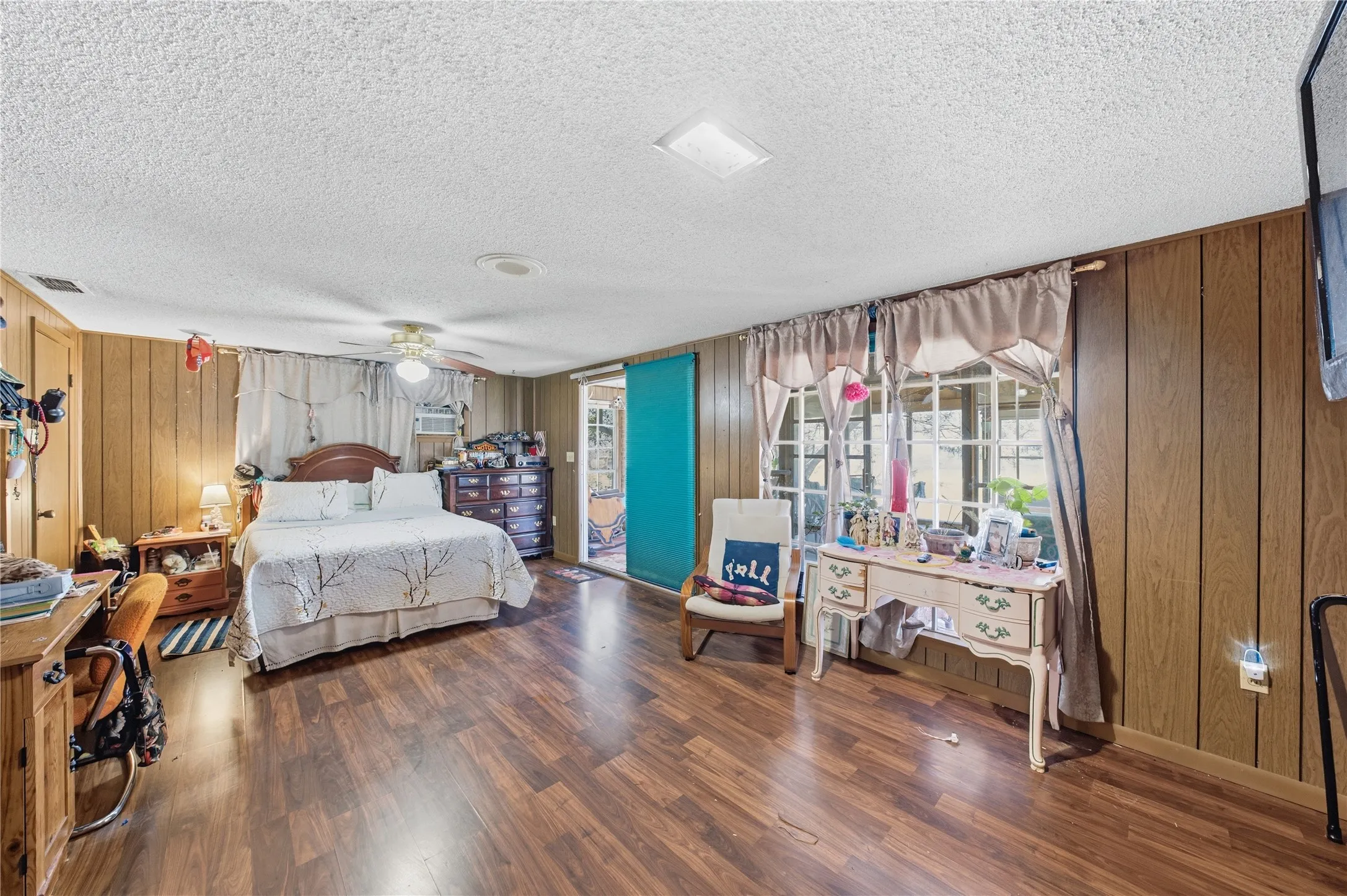 Single Family Residence For Sale in Henderson County , 442 Rosemary Drive, Trinidad, Texas 75163, 3 Bedroom, 3 Bathroom, Garage spaces, 2,430 Sqft, built in 1972, mls#21185922, Real Estate Agent in Trinidad, Homes For Sale in Henderson county, Homes For Sale in Trinidad, Realtor in Trinidad Texas, Real Estate Brokerage Independent Realty Texas, Luminita Cordes Realtor
