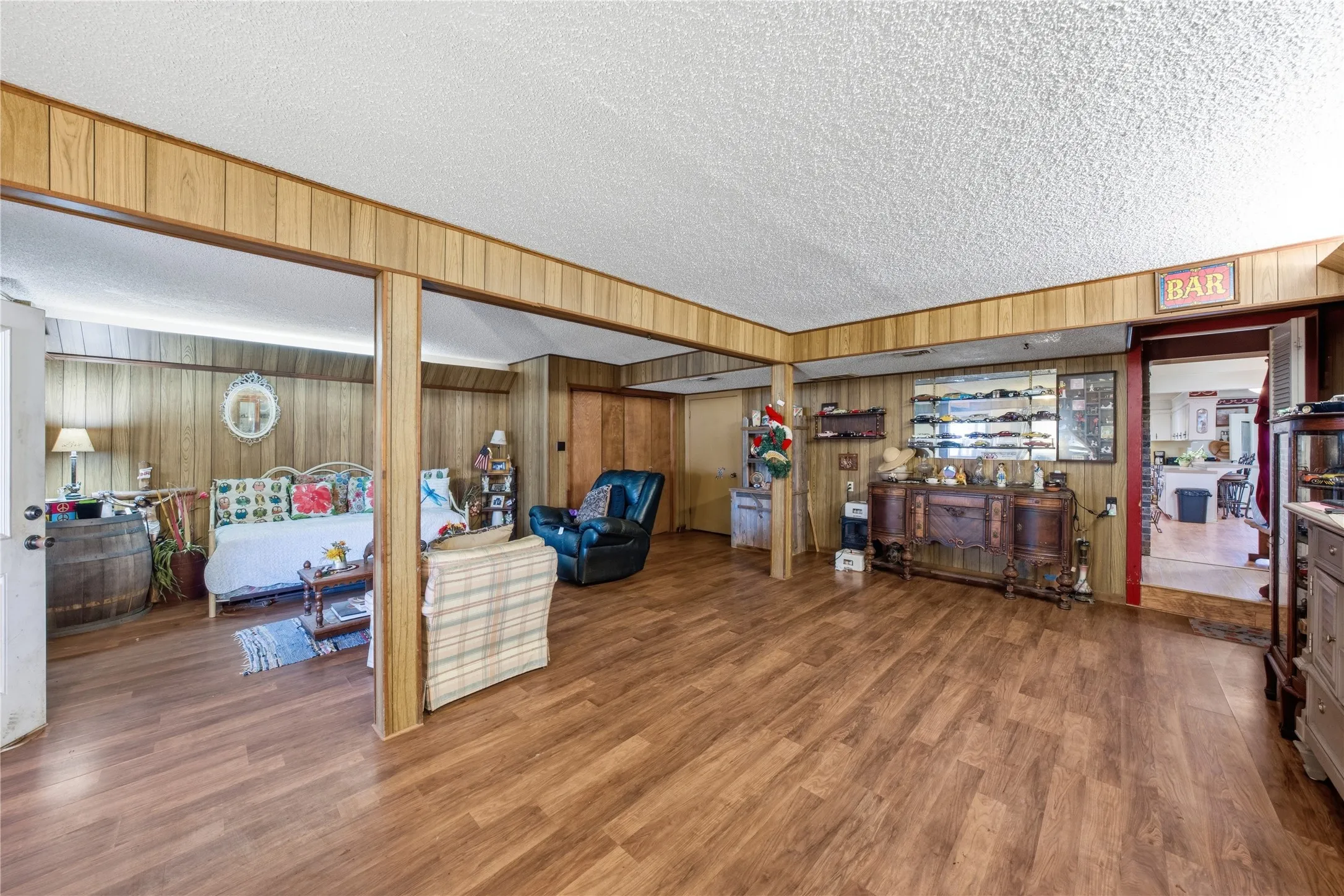 Single Family Residence For Sale in Henderson County , 442 Rosemary Drive, Trinidad, Texas 75163, 3 Bedroom, 3 Bathroom, Garage spaces, 2,430 Sqft, built in 1972, mls#21185922, Real Estate Agent in Trinidad, Homes For Sale in Henderson county, Homes For Sale in Trinidad, Realtor in Trinidad Texas, Real Estate Brokerage Independent Realty Texas, Luminita Cordes Realtor